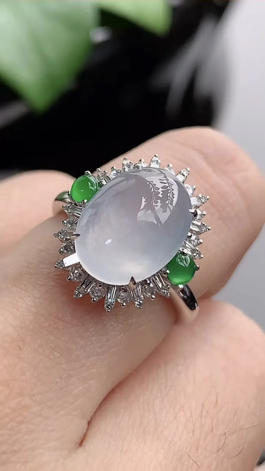 a货翡翠老坑冰种18K金伴钻镶嵌白月光蛋面戒指 圈口17.3裸石尺寸12.2×9.2mm 重量4.12g 1209