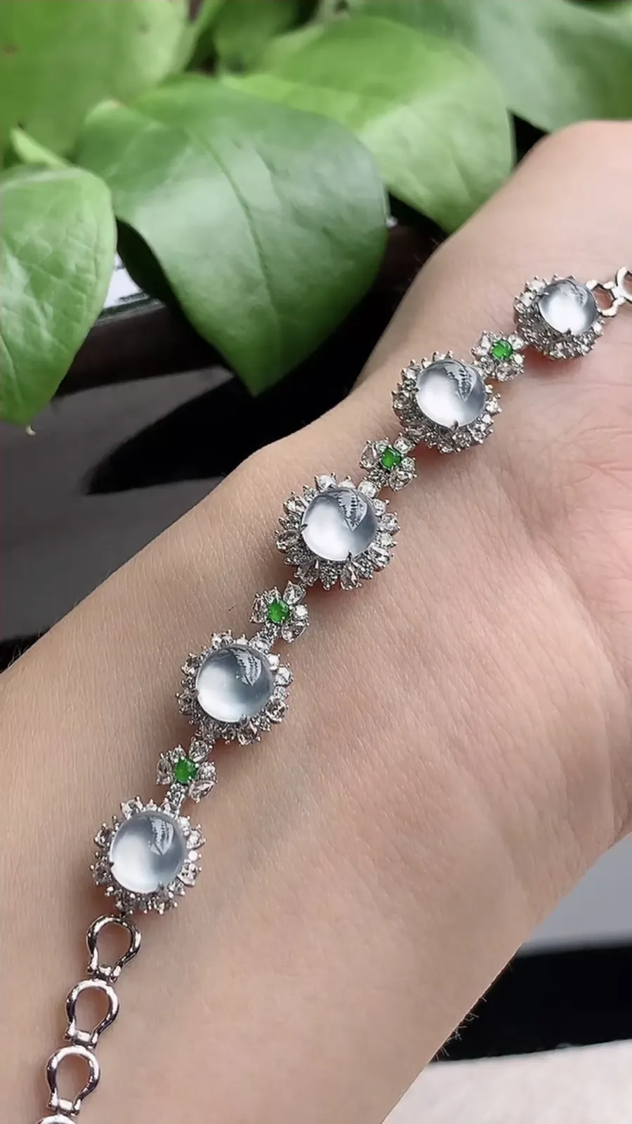 a货翡翠老坑高冰种18K金伴钻镶嵌白月光蛋面手链 尺寸6.5×6×7mm 重量9.54g 1207