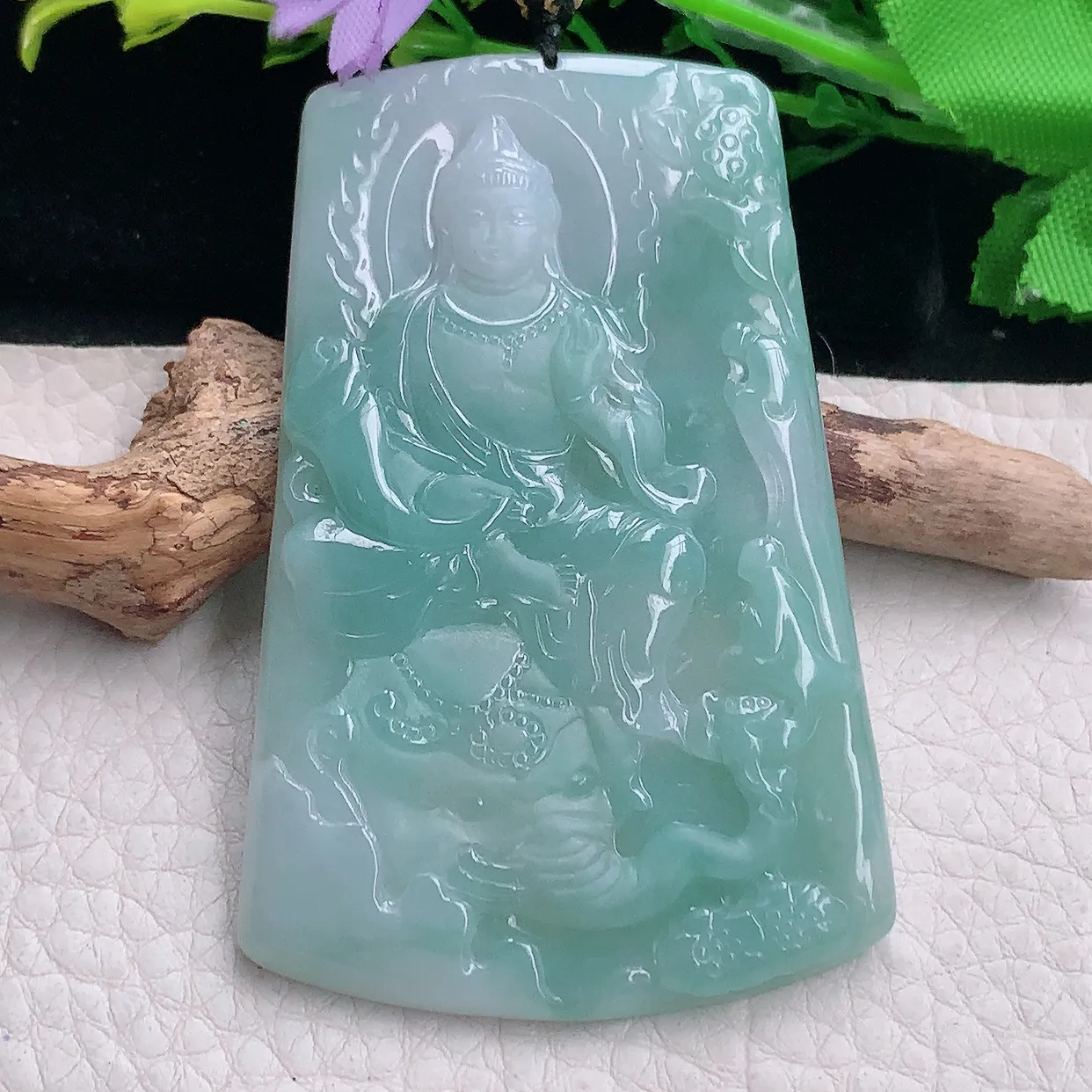 kh自然光69*44.8*5.2缅甸翡翠a货蓝韵普贤菩萨玉吊坠 玉挂件