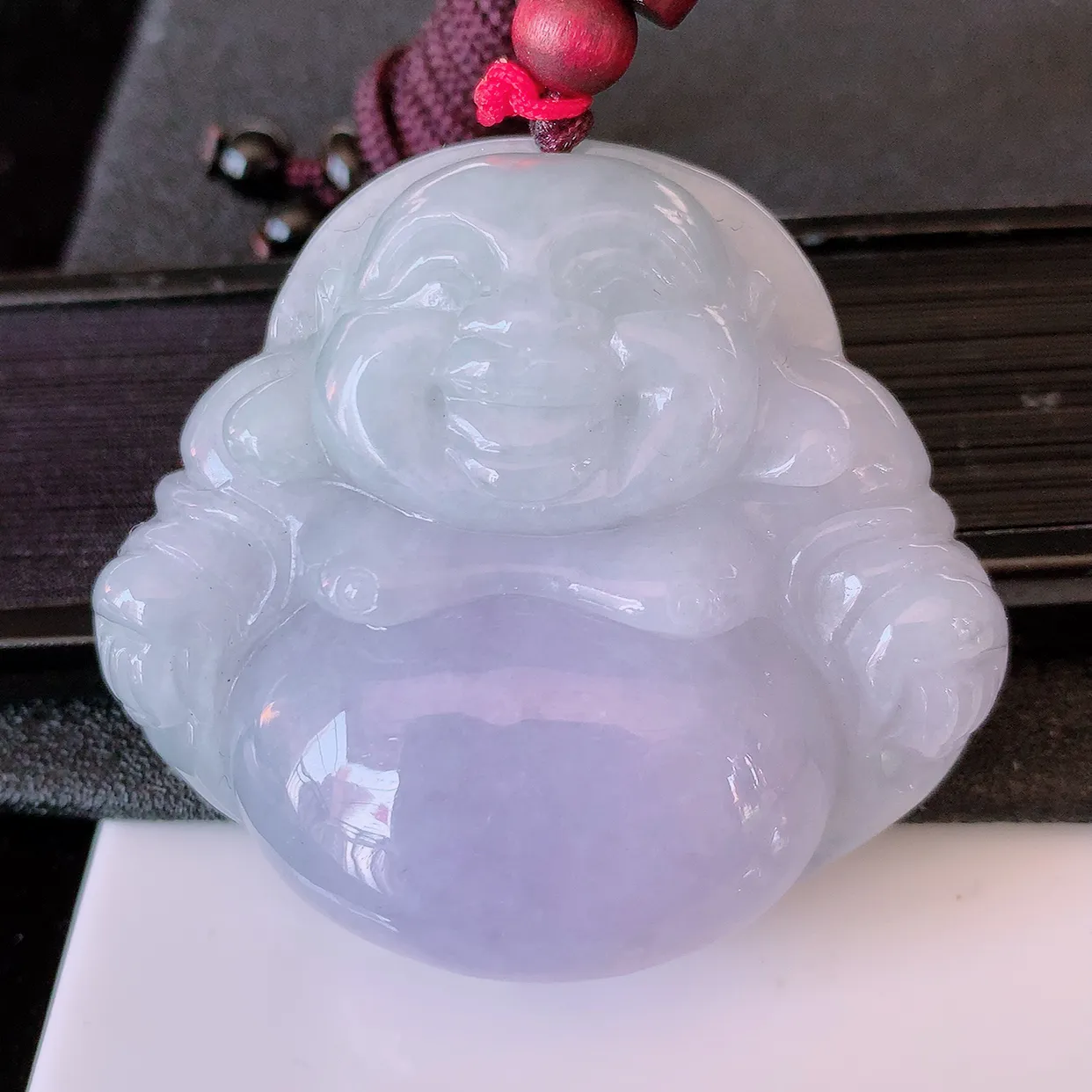 自然光实拍，大件厚装紫罗兰翡翠佛公吊坠，玉笑佛，饱满，开脸喜庆，配戴优雅迷人！#46.7