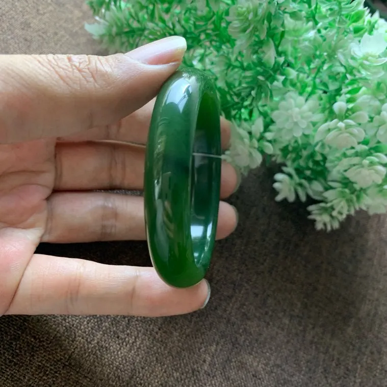 珍藏品，圈口52和田玉碧玉菠菜绿手镯，品质高