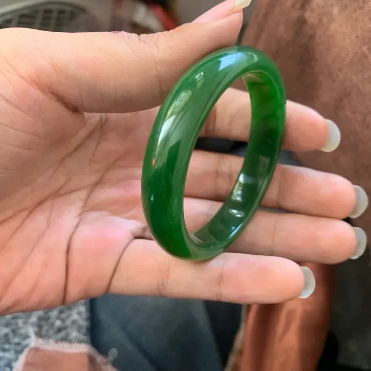 传家宝，和田玉碧玉52圈口鲜菠菜绿手镯，鲜艳艳，颜色牛，品质牛，料子好，收藏级