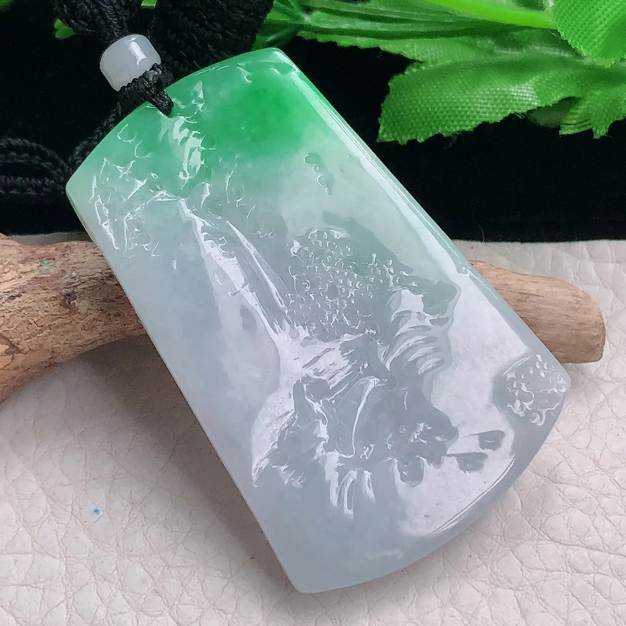 mut自然光53.2*34.8*6.8天然缅甸翡翠白底青山水 大好河山玉吊坠 玉挂件