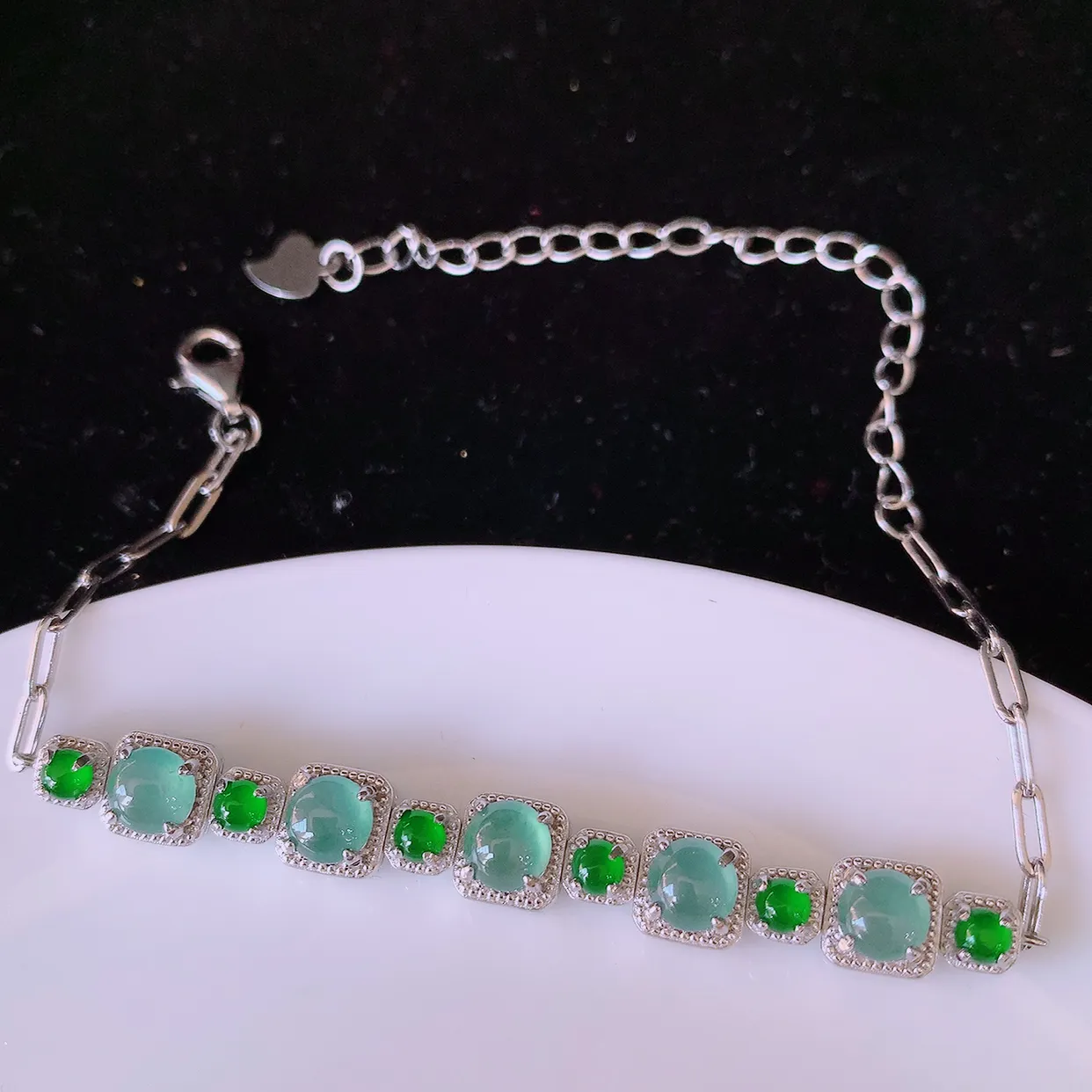 冰透满绿翡翠925银镶嵌手链，自然光实拍，翠色灵动，颜色漂亮，种老水足，品相佳，佩戴佳品！#97.7