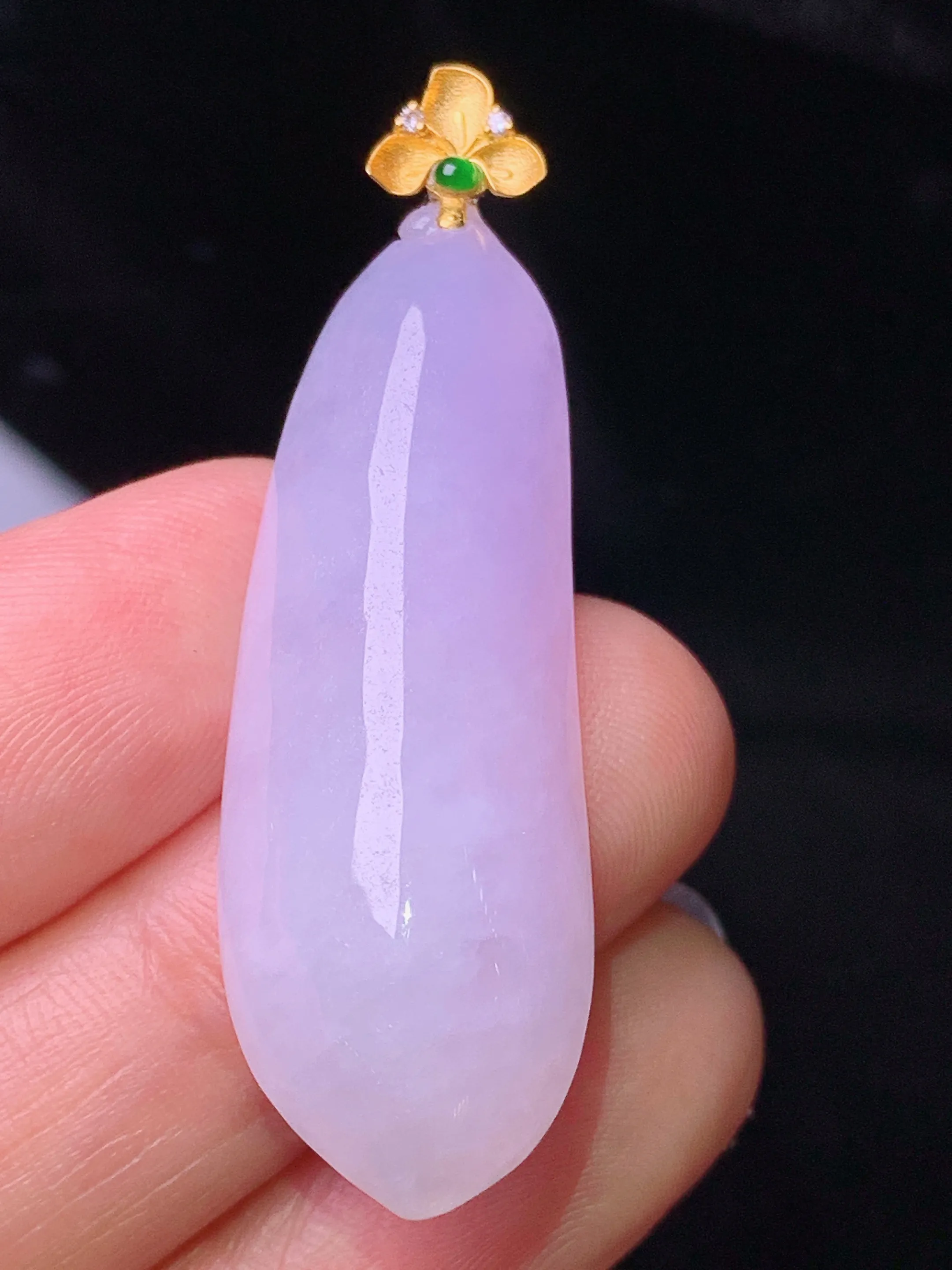 18k金镶嵌紫罗兰福瓜吊坠 玉质细腻 水润亮眼 色泽艳丽 整体尺寸45.5*13.8*9