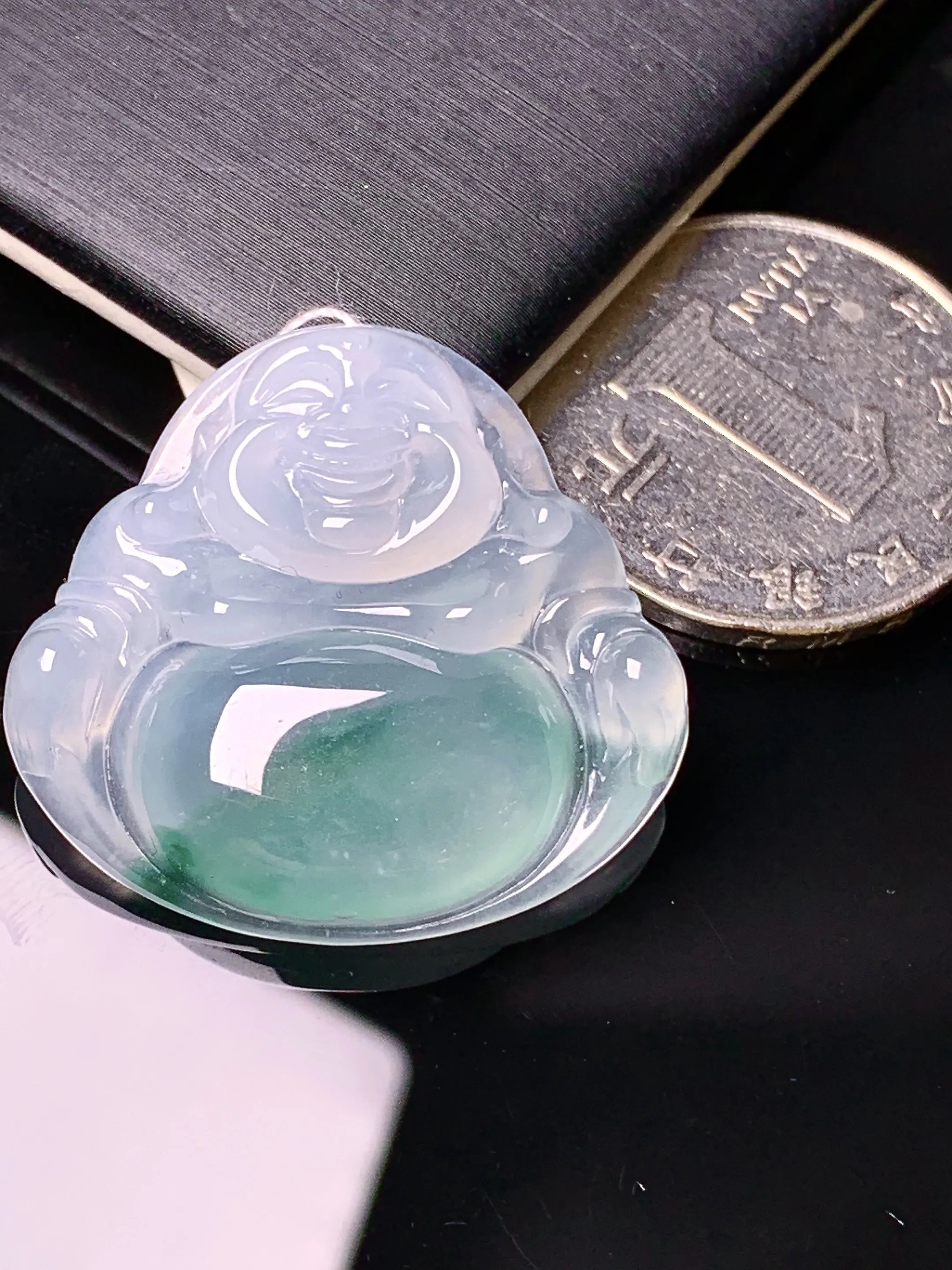 冰种飘绿佛公吊坠 玉质细腻 水润亮眼 色泽艳丽 整体尺寸28*30.5*6.5