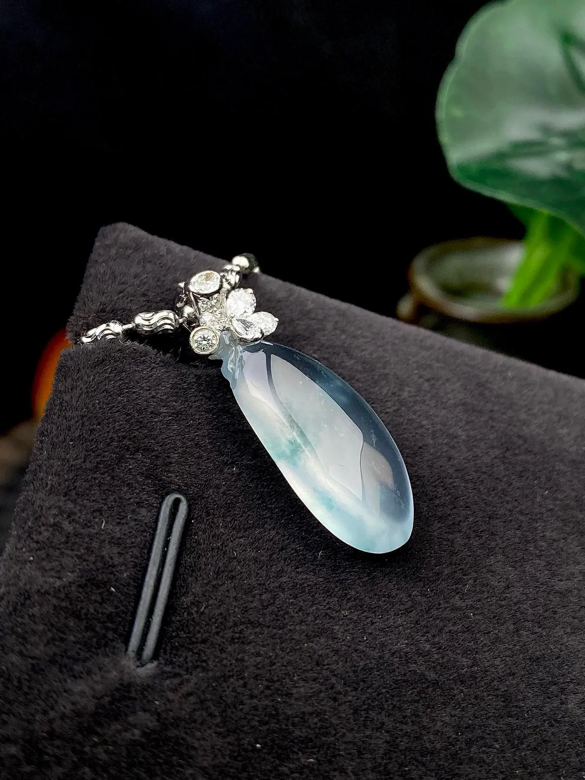 【冰种飘花福瓜】质地冰润细腻，种老起光，收藏品质，18K金钻镶嵌，裸石尺寸23.3*11.2*6.3