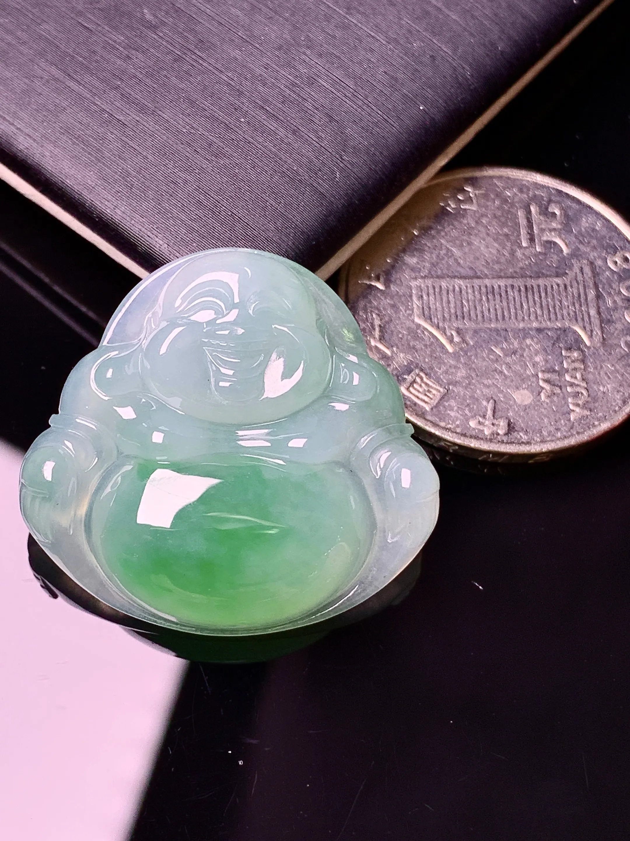 飘绿平安扣吊坠 玉质细腻 水润亮眼 色泽艳丽 整体尺寸26*28*5.6