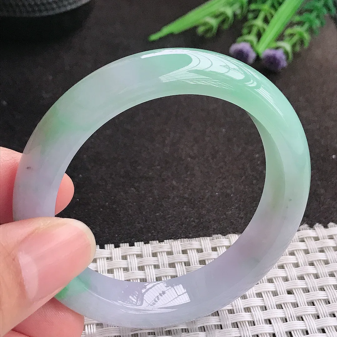 天然A货翡翠52/11.8/8.4老坑冰胶果冻春带彩手镯宽边阳绿玉镯