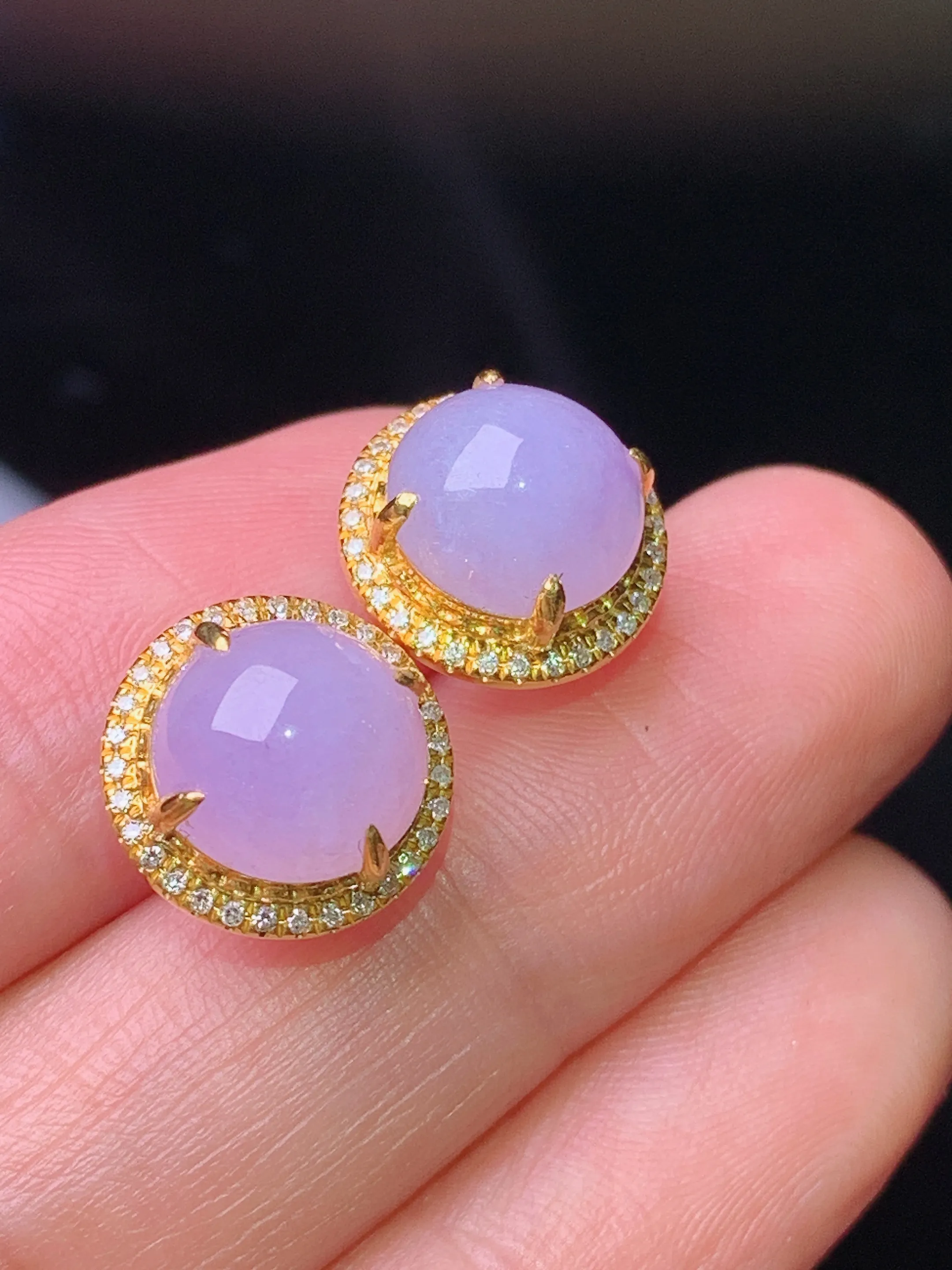 18k金钻镶嵌紫罗兰蛋面耳钉 玉质细腻 水润亮眼 色泽艳丽 整体尺寸11.3*6.6