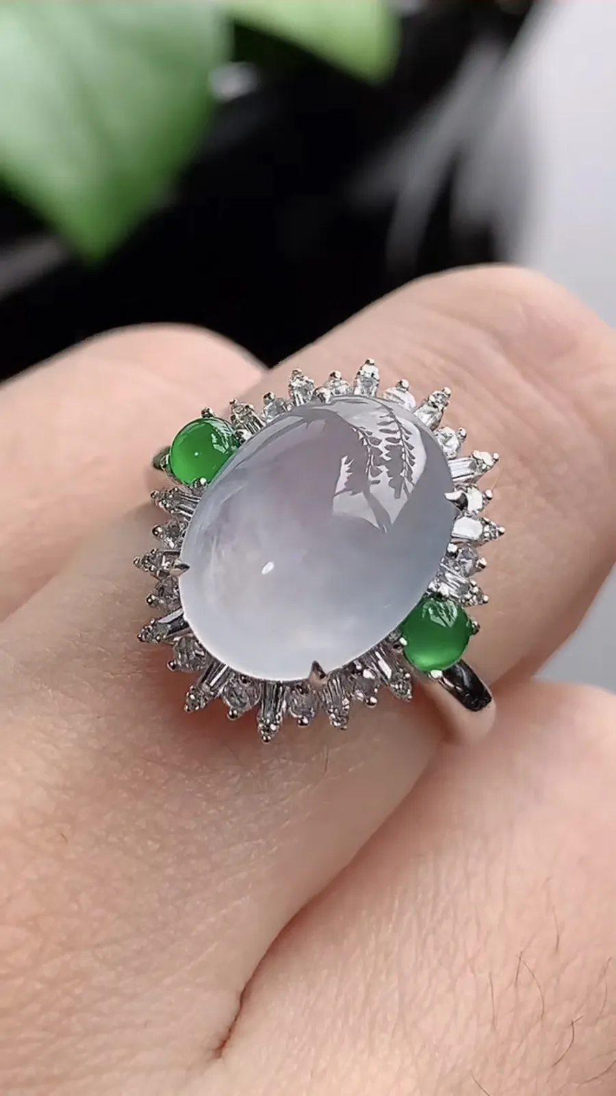 a货翡翠老坑冰种18K金伴钻镶嵌白月光蛋面戒指 圈口17.3裸石尺寸12.2×9.2mm 重量4.12g 1209