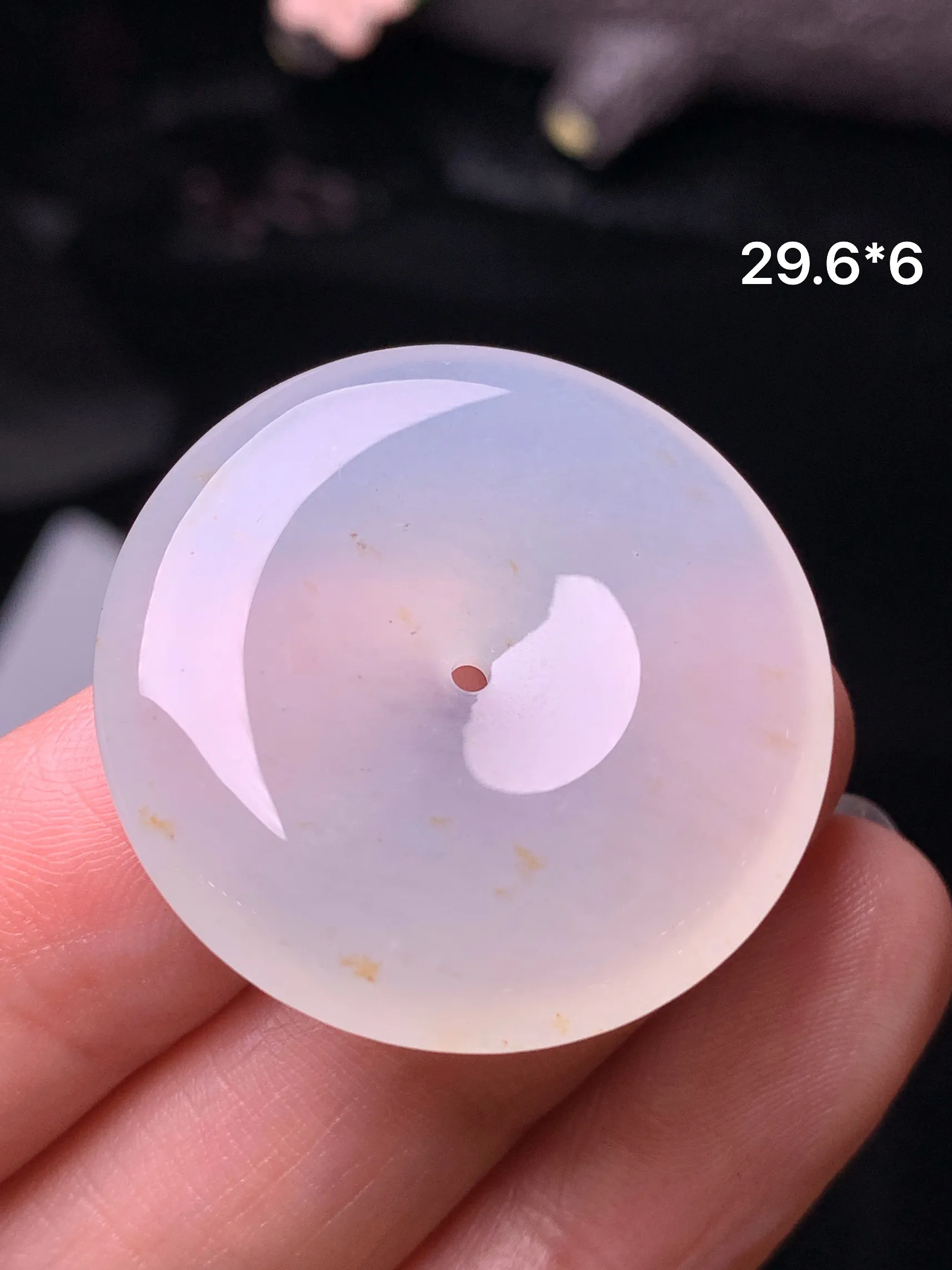 冰种平安扣吊坠 玉质细腻 水润亮眼 色泽艳丽 整体尺寸29.6*6