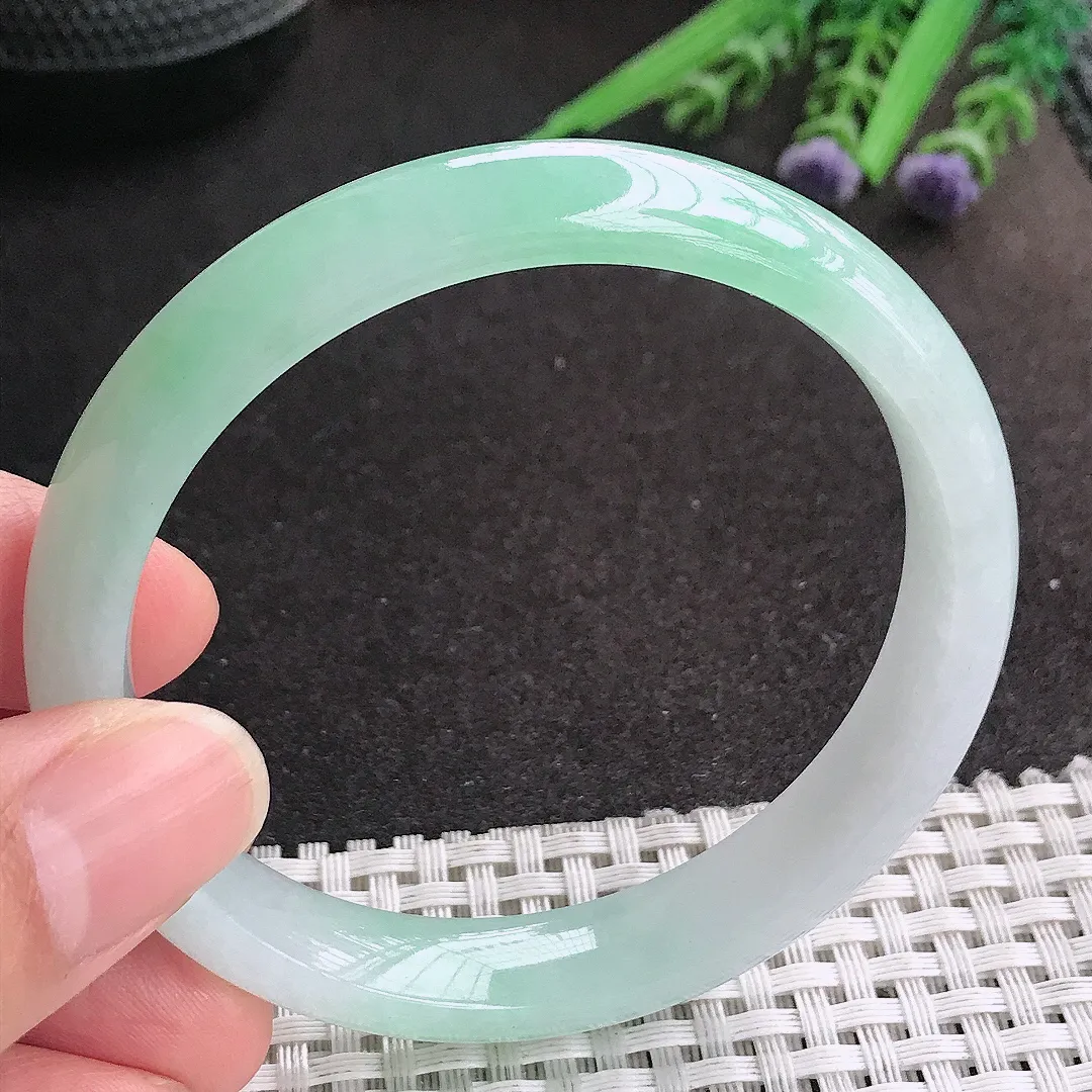 天然A货翡翠57.8/11.1/7.5老坑冰胶水灵冰晴绿手镯宽边玉镯