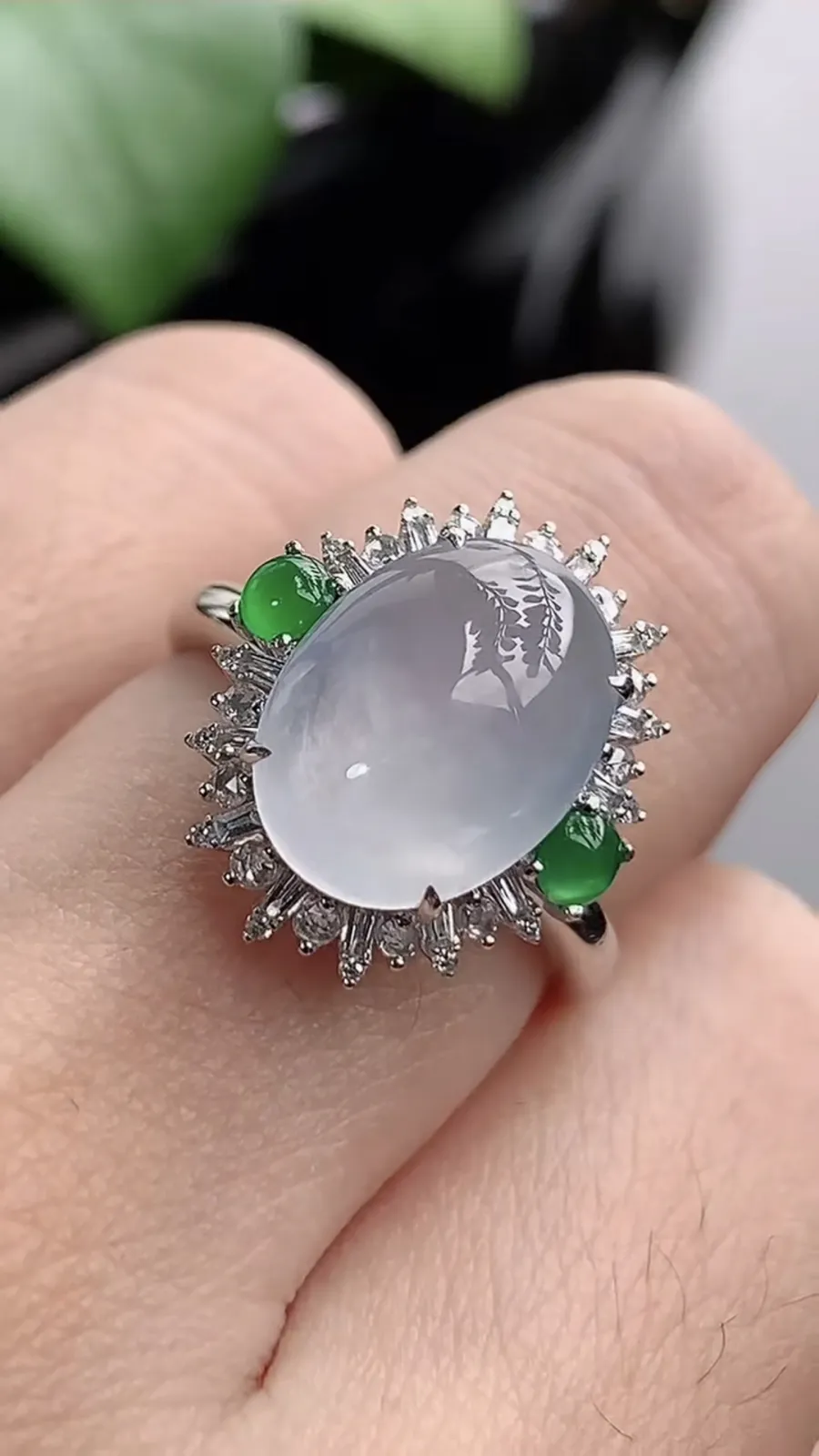 a货翡翠老坑冰种18K金伴钻镶嵌白月光蛋面戒指 圈口17.3裸石尺寸12.2×9.2mm 重量4.12g 1209