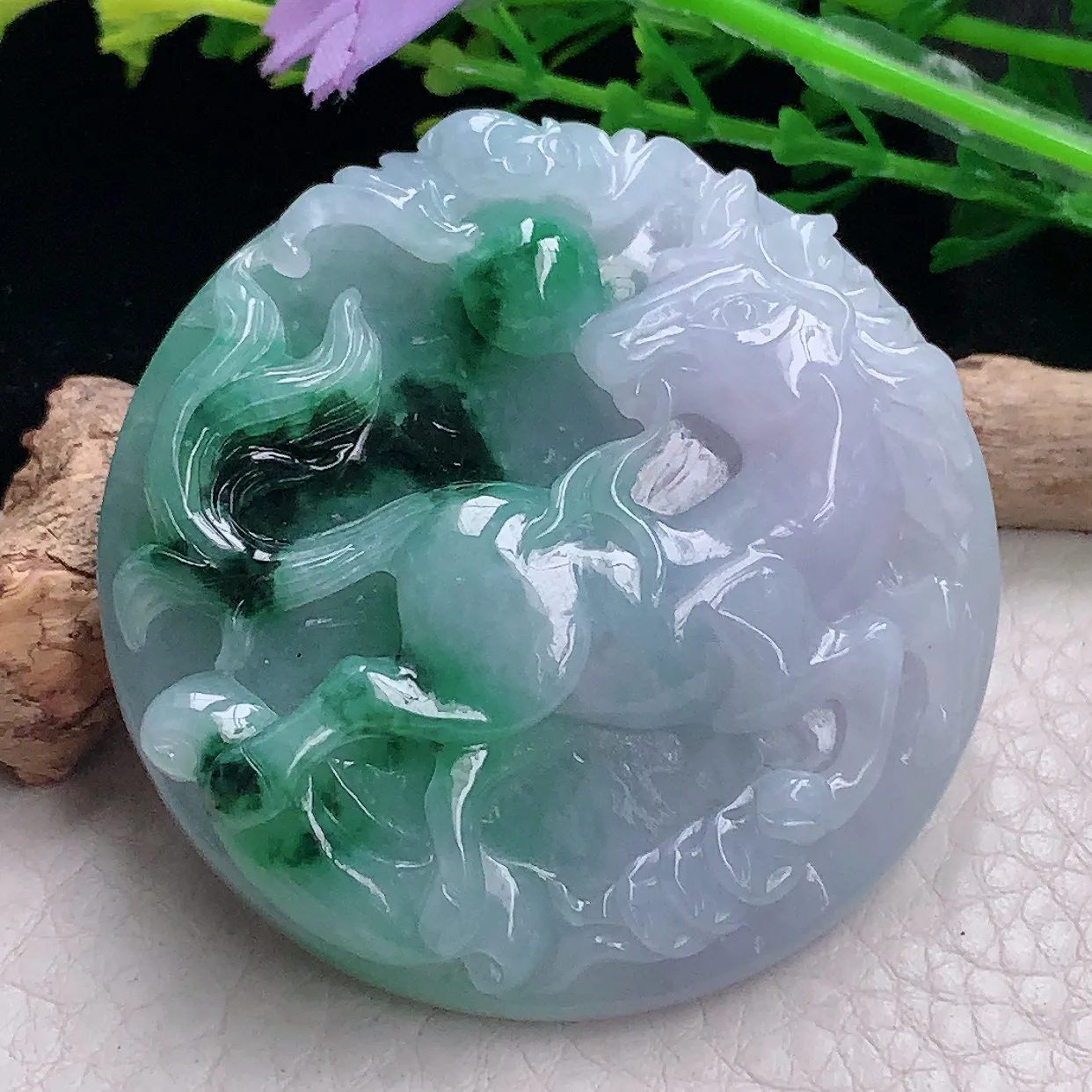 zen自然光48.8*12.8缅甸翡翠a货饱满飘花马上有钱 生肖马玉吊坠 玉挂件