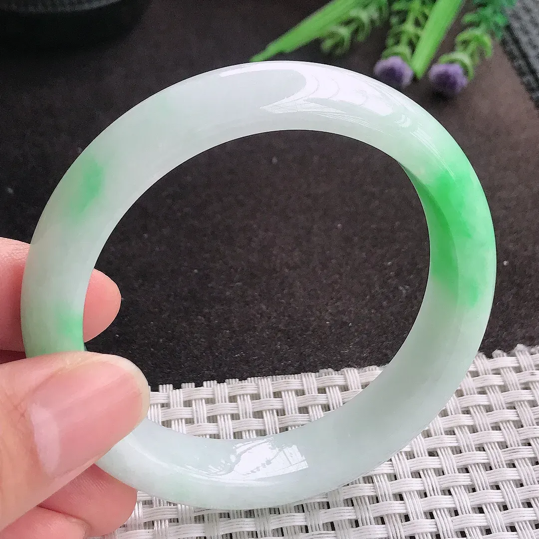 天然A货翡翠56.5/13/8.8老坑精美温润飘阳绿手镯宽边玉镯