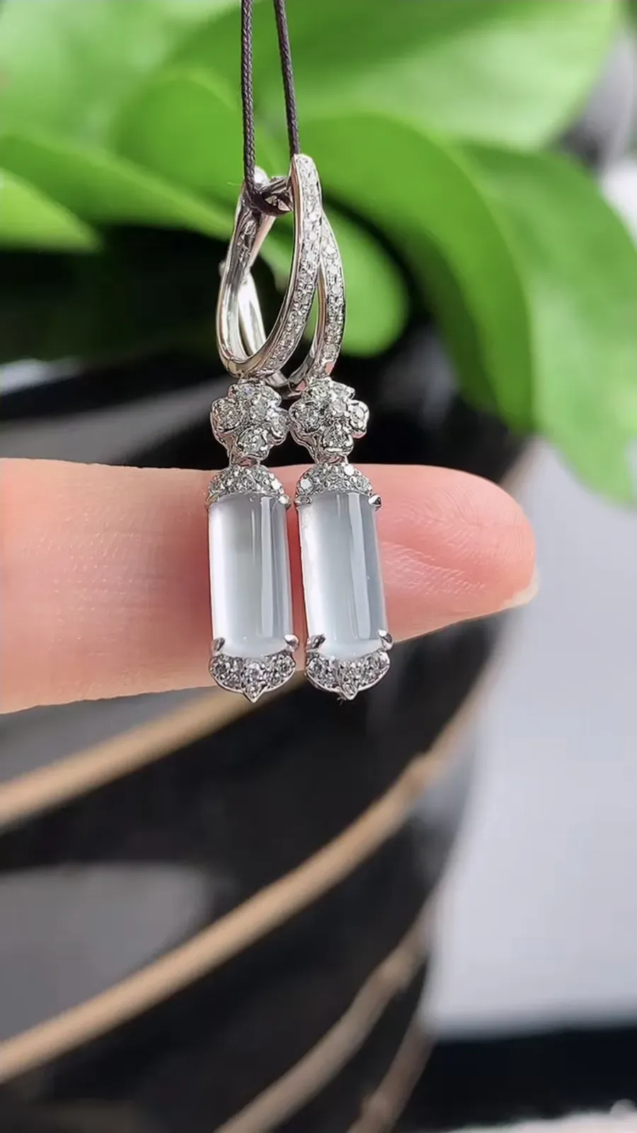 a货翡翠老坑冰种18K金伴钻镶嵌白月光无事牌耳坠 尺寸8×3.8×4.5mm 重量2.14g 120