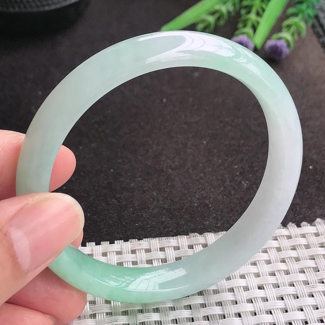 天然A货翡翠57.8/11.1/7.5老坑冰胶水灵冰晴绿手镯宽边玉镯