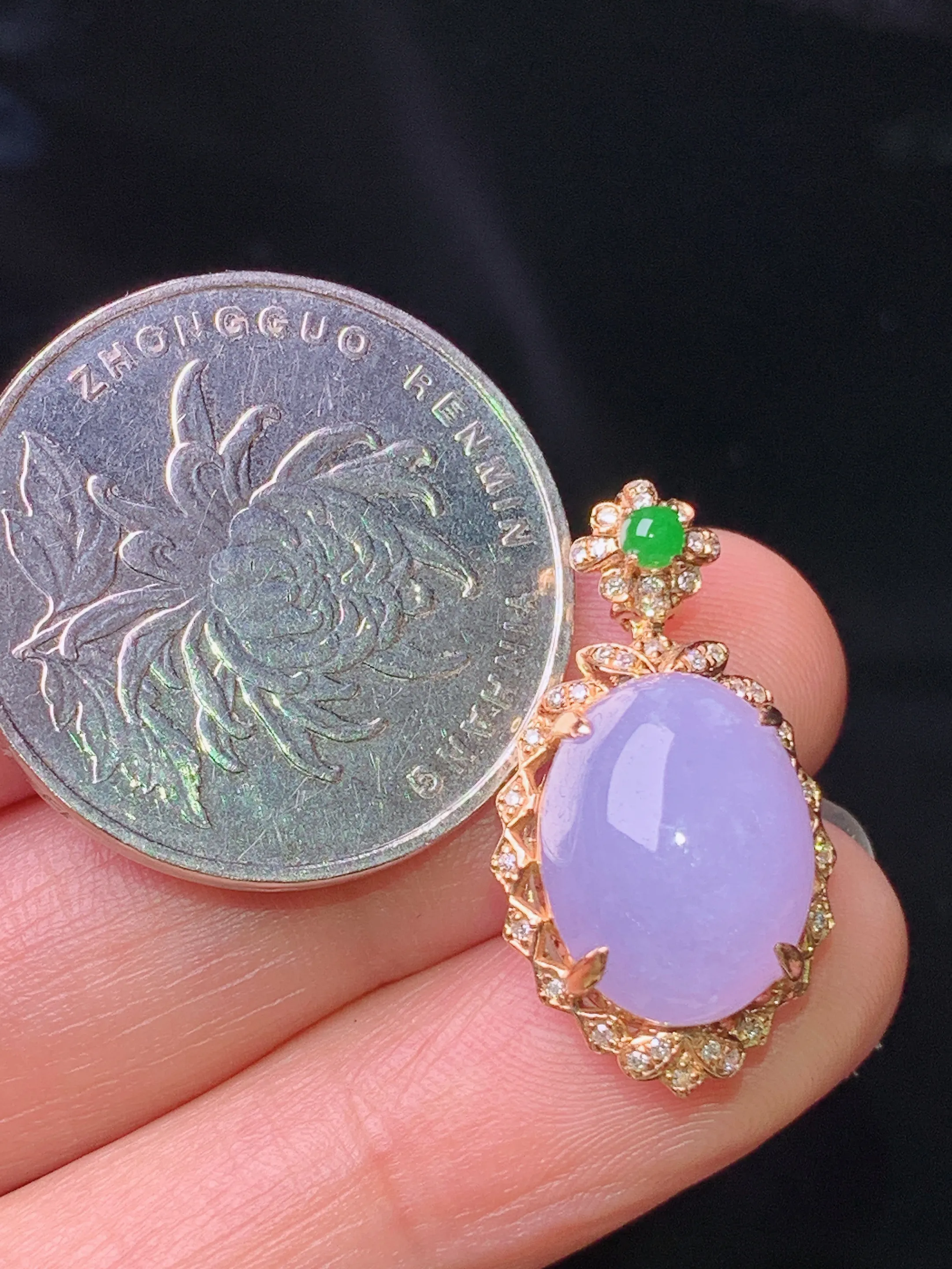 18k金钻镶嵌紫罗兰蛋面吊坠 玉质细腻 水润亮眼 色泽艳丽 整体尺寸24.5*13.5*9.6