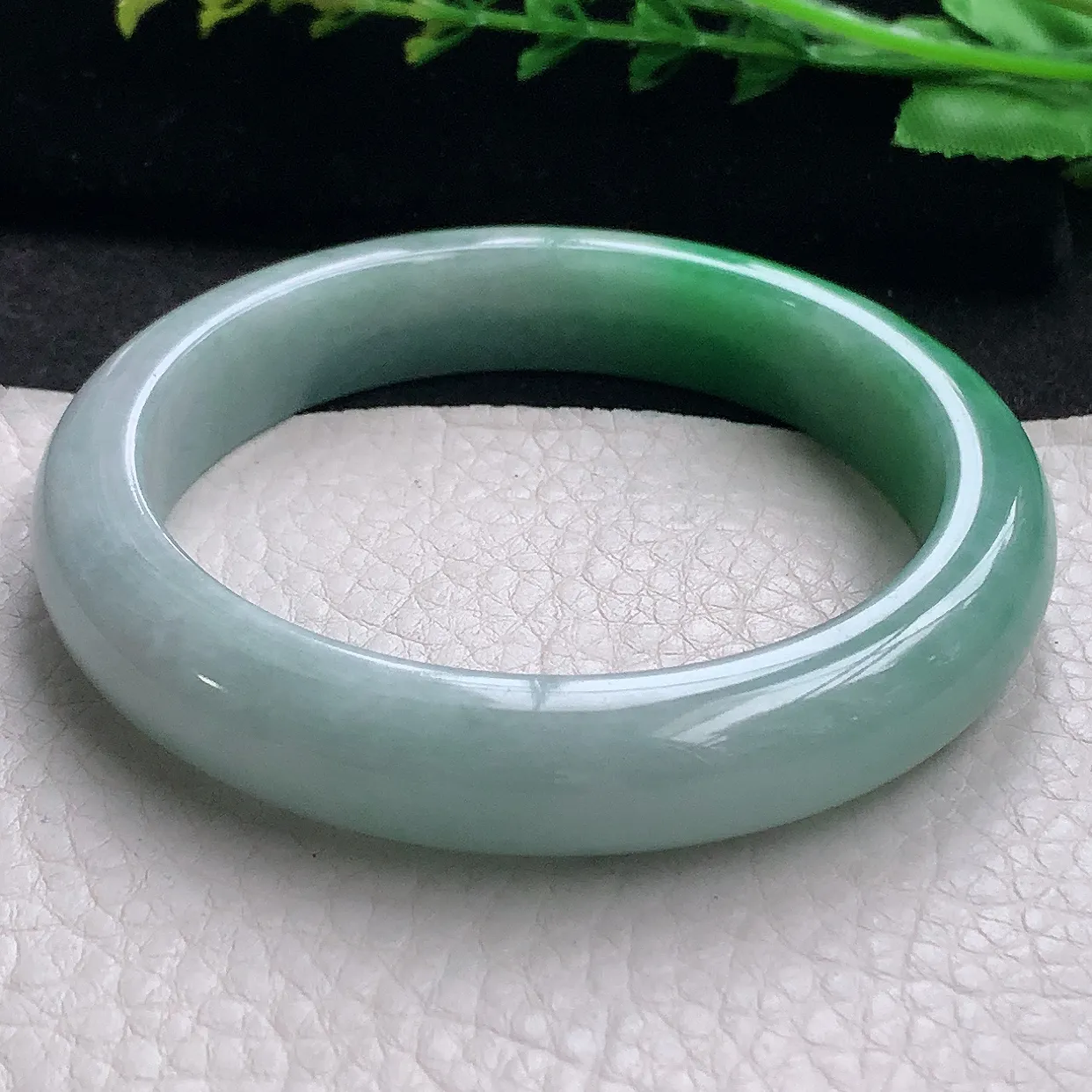 nr大圈口61.5*12.6*8.8平安镯 翡翠a货玉手镯辣绿宽边珠宝玉手环