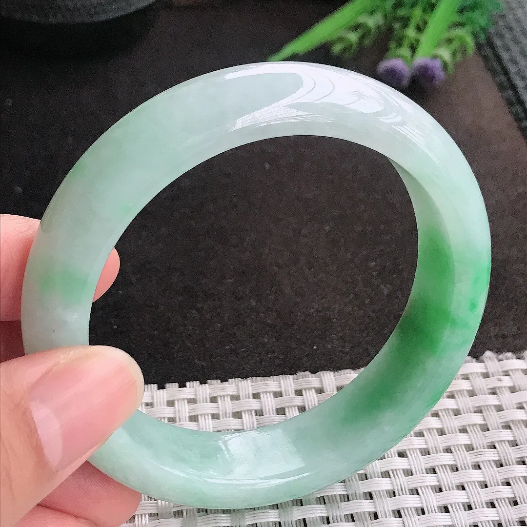 天然A货翡翠58.5/15.3/8.8老坑精美温润飘绿轮胎手镯宽边玉镯