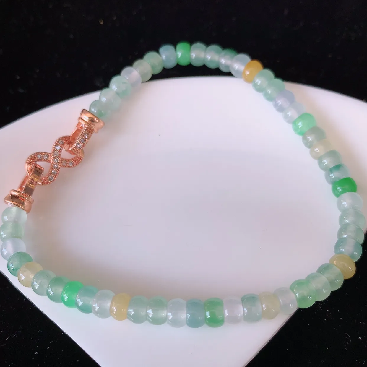 自然光实拍，冰种多宝翡翠手链，多彩翡翠手串，颜色丰富，料子细腻，高档大气，自戴送礼佳品！#60.7取一尺寸4.5mm