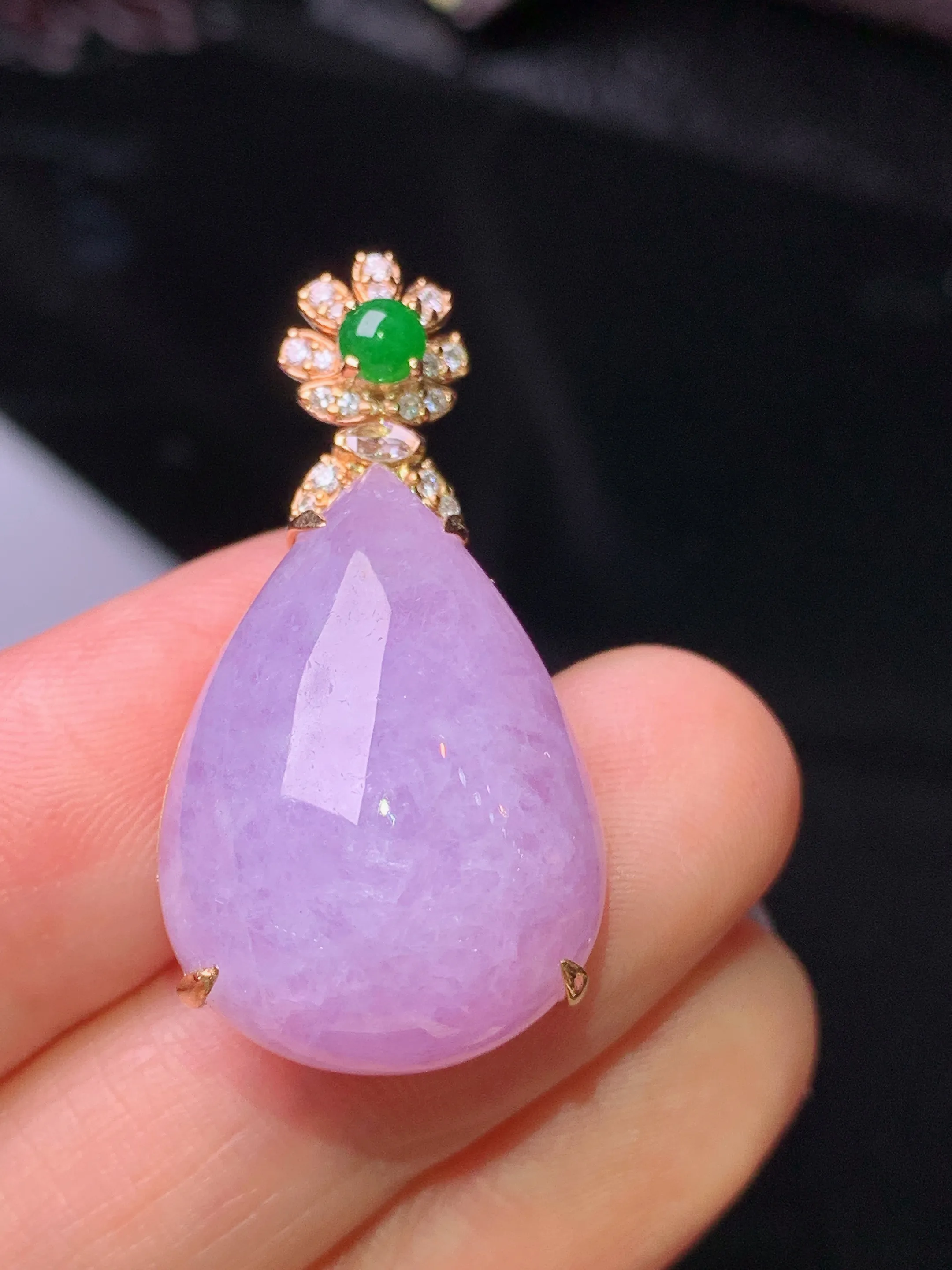 18k金钻镶嵌紫罗兰水滴吊坠 玉质细腻 水润亮眼 色泽艳丽 整体尺寸32.7*16.8*12.3
