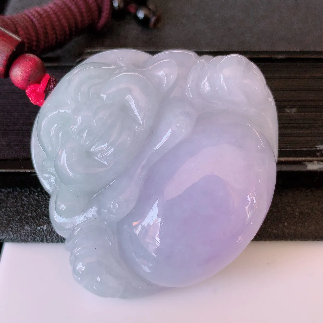 自然光实拍，大件厚装紫罗兰翡翠佛公吊坠，玉笑佛，饱满，开脸喜庆，配戴优雅迷人！#46.7