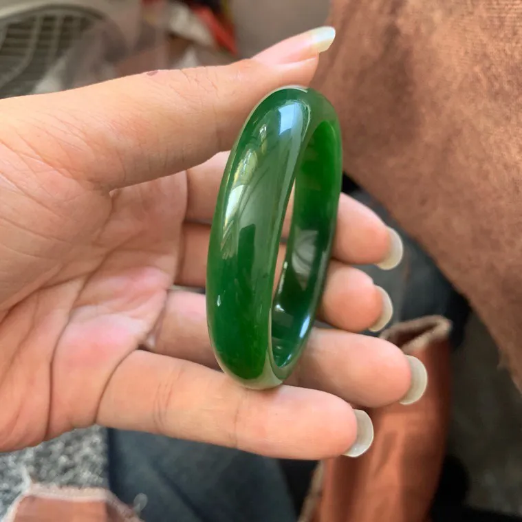 传家宝，和田玉碧玉52圈口鲜菠菜绿手镯，鲜艳艳，颜色牛，品质牛，料子好，收藏级