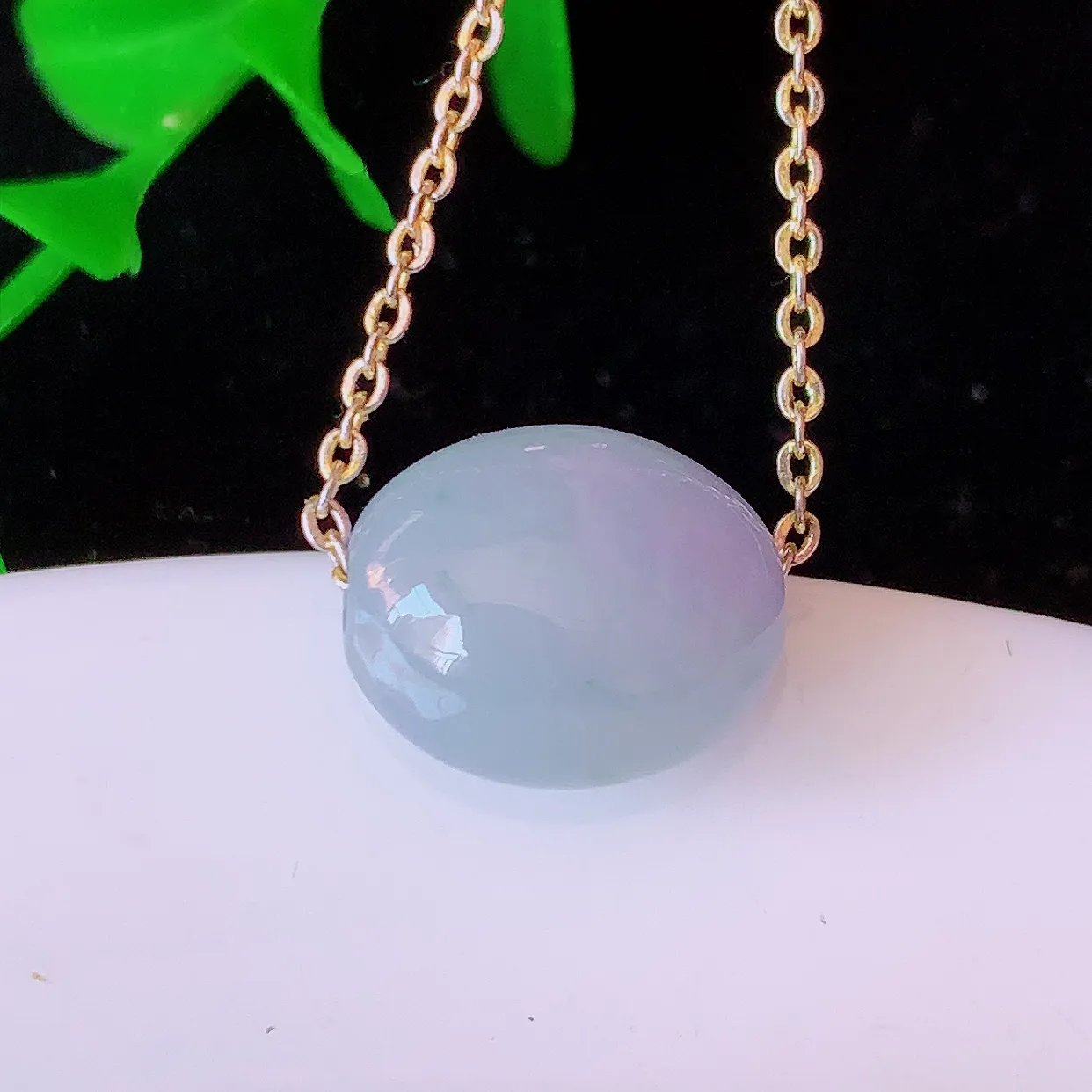 自然光实拍，冰紫罗兰飘花翡翠路路通吊坠，寓意好运连连，路路畅通，经典款式，财运滚滚，路路通，佩戴效果更好！配银链子#94.7