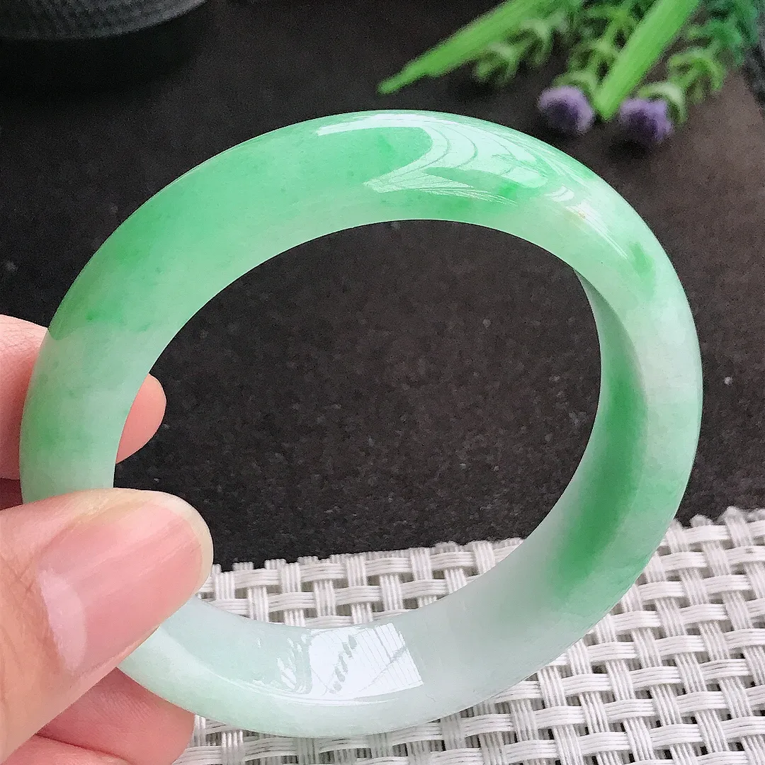 天然A货翡翠54.5/14/8.5老坑精美温润苹果绿手镯宽边玉镯