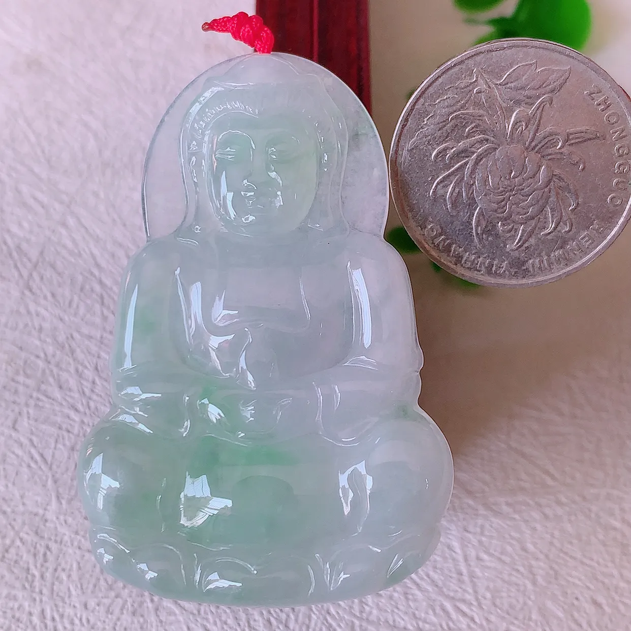自然光实拍，冰飘绿翡翠观音菩萨吊坠，赐福观音，玉润通透， 慈祥端庄！#46.7