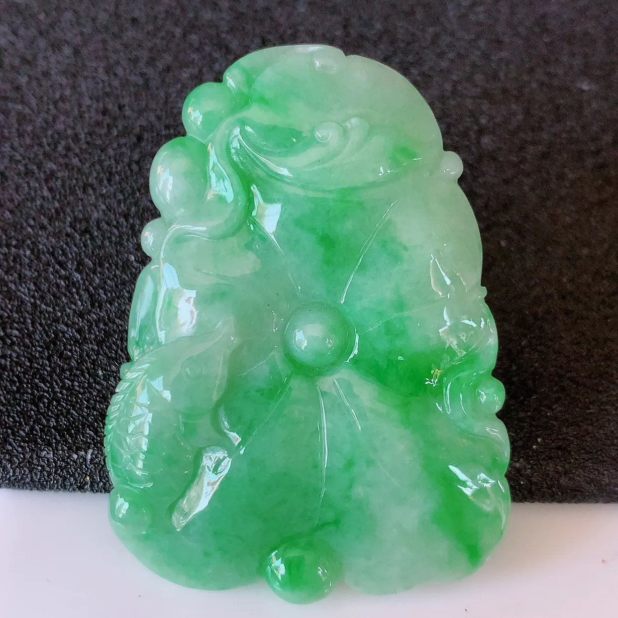 自然光实拍，冰飘绿翡翠荷叶鱼、和和美美玉坠，财源广进，自然隐逸、荷本是素不着尘之物，有和美之寓意。#