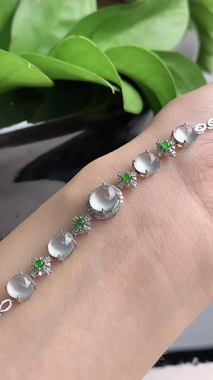 a货翡翠老坑冰种18K金伴钻镶嵌白月光蛋面手链 尺寸7×6.4×6mm 重量5.75g 1208