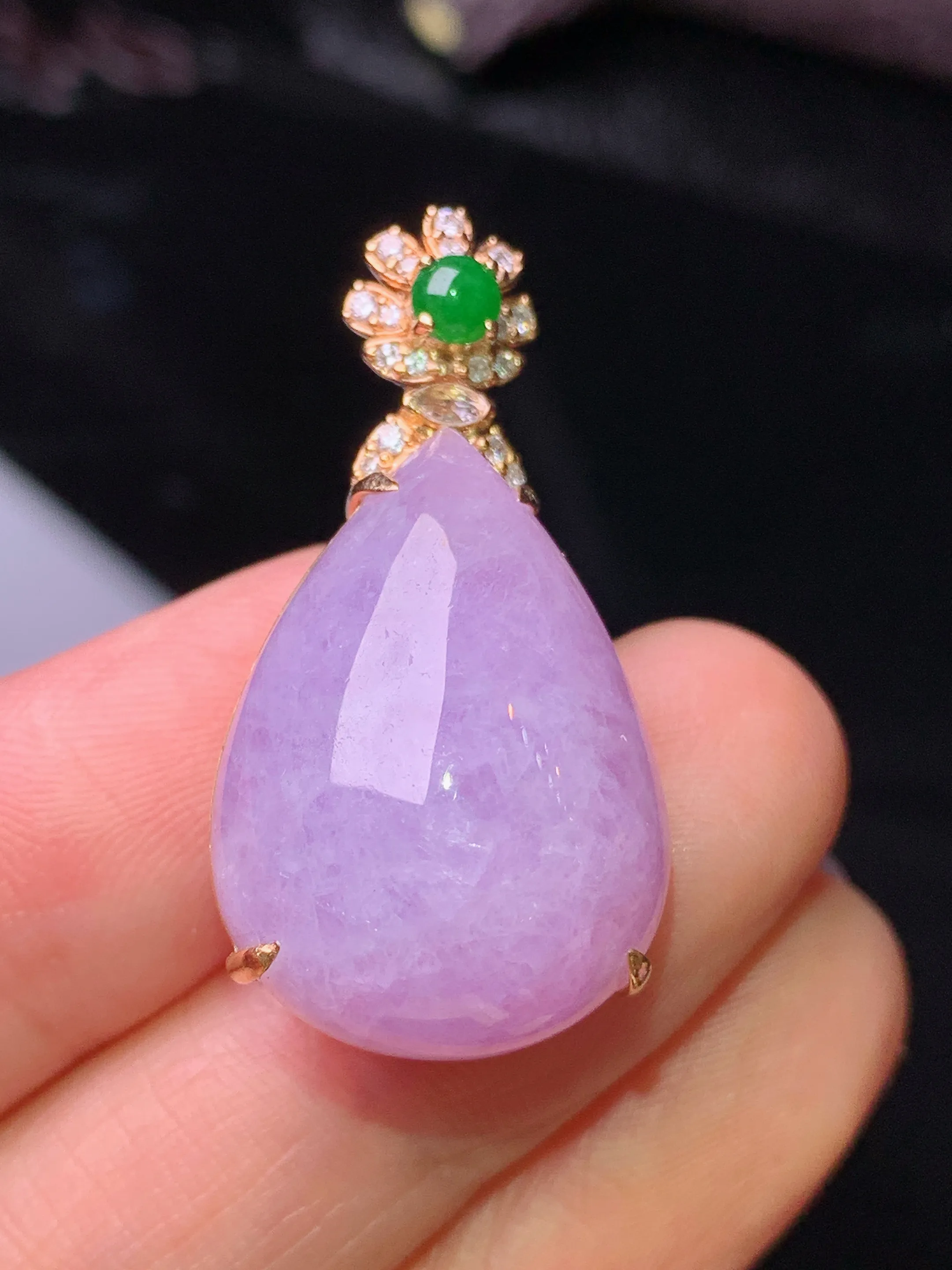 18k金钻镶嵌紫罗兰水滴吊坠 玉质细腻 水润亮眼 色泽艳丽 整体尺寸32.7*16.8*12.3