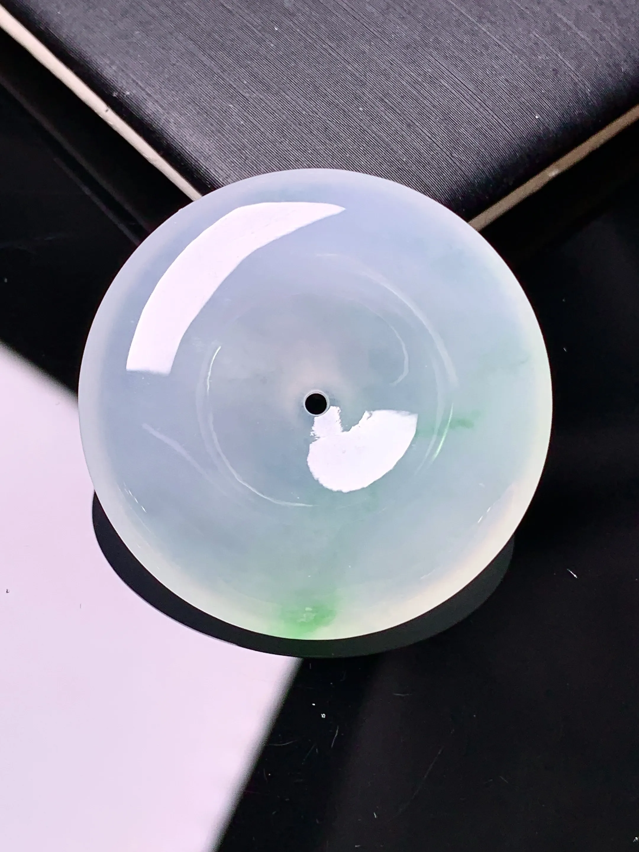 冰种平安扣吊坠 玉质细腻 水润亮眼 色泽艳丽 整体尺寸32*6.8