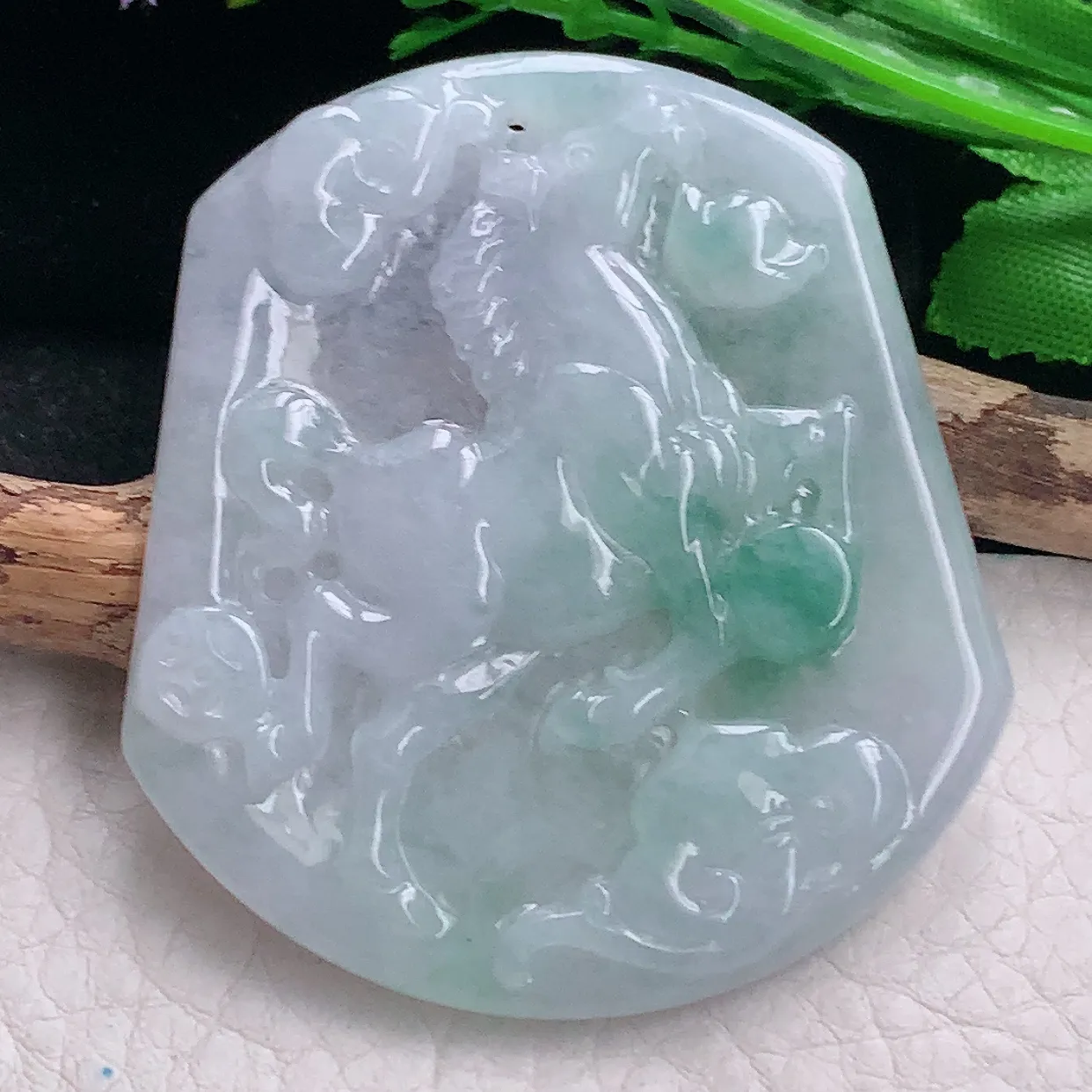 zen自然光56*51*5.3缅甸翡翠a货飘花马到功成 生肖马玉吊坠 玉挂件