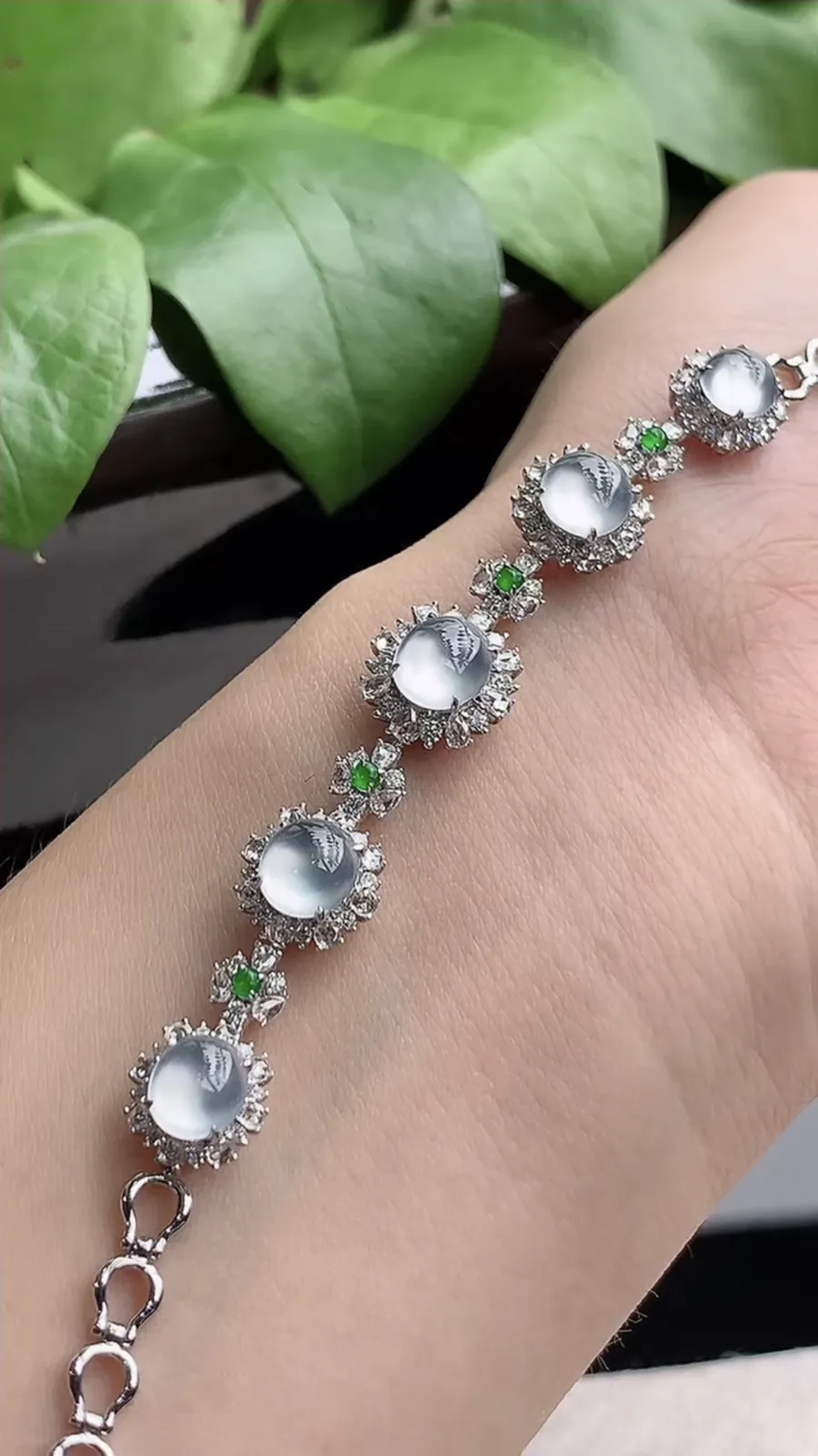 a货翡翠老坑高冰种18K金伴钻镶嵌白月光蛋面手链 尺寸6.5×6×7mm 重量9.54g 1207