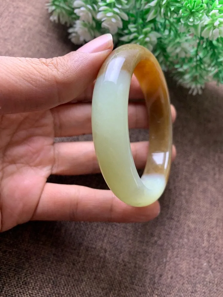 新疆和田玉57.5圈口且末糖料手镯，糖色牛