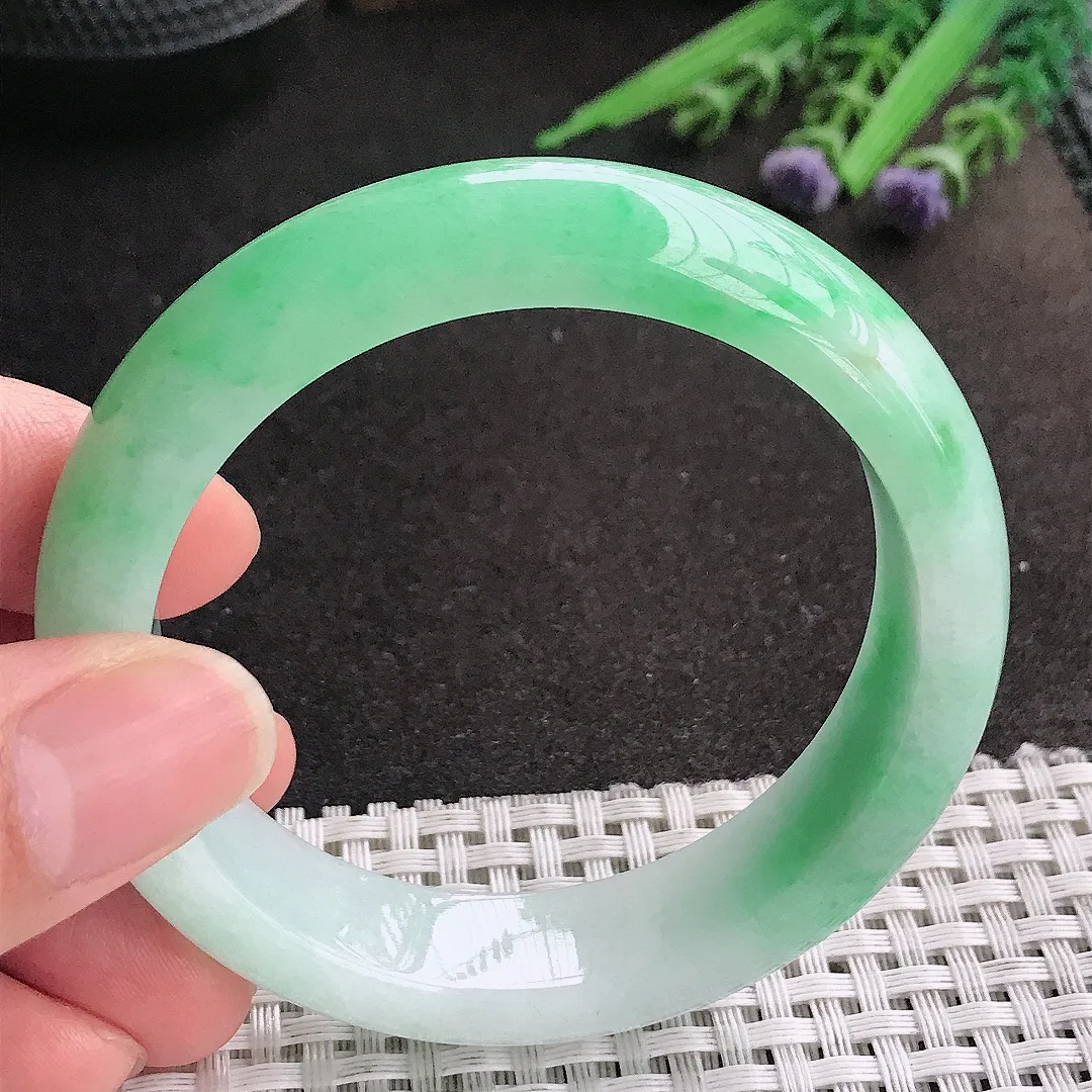 天然A货翡翠54.5/14/8.5老坑精美温润苹果绿手镯宽边玉镯