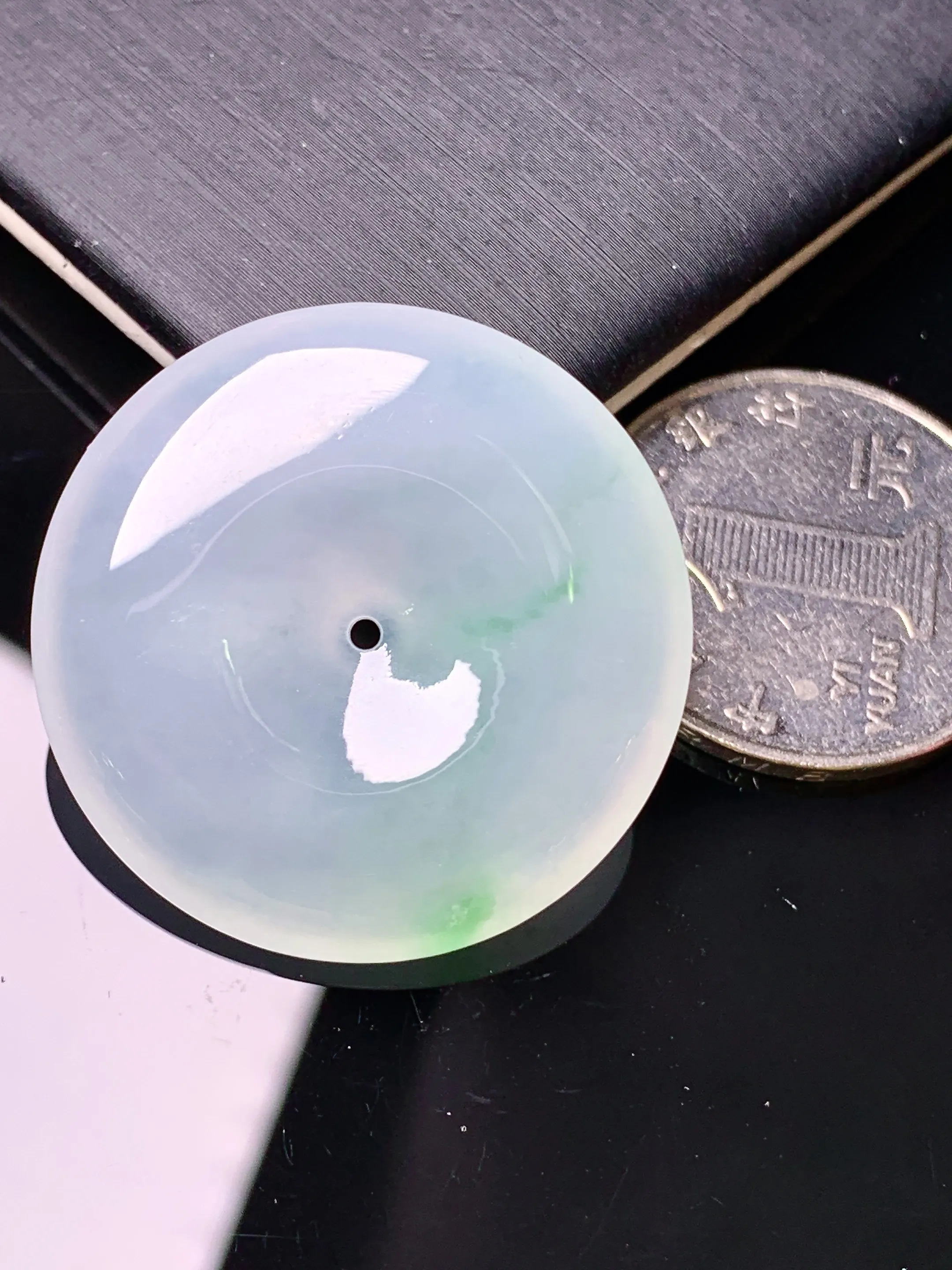 冰种平安扣吊坠 玉质细腻 水润亮眼 色泽艳丽 整体尺寸32*6.8