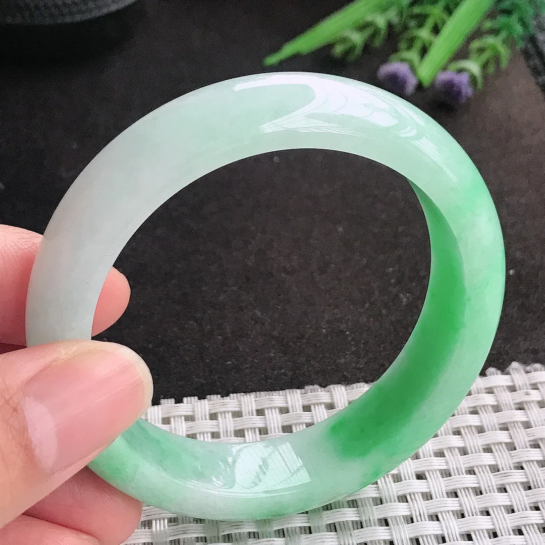 天然A货翡翠54.5/14/8.5老坑精美温润苹果绿手镯宽边玉镯