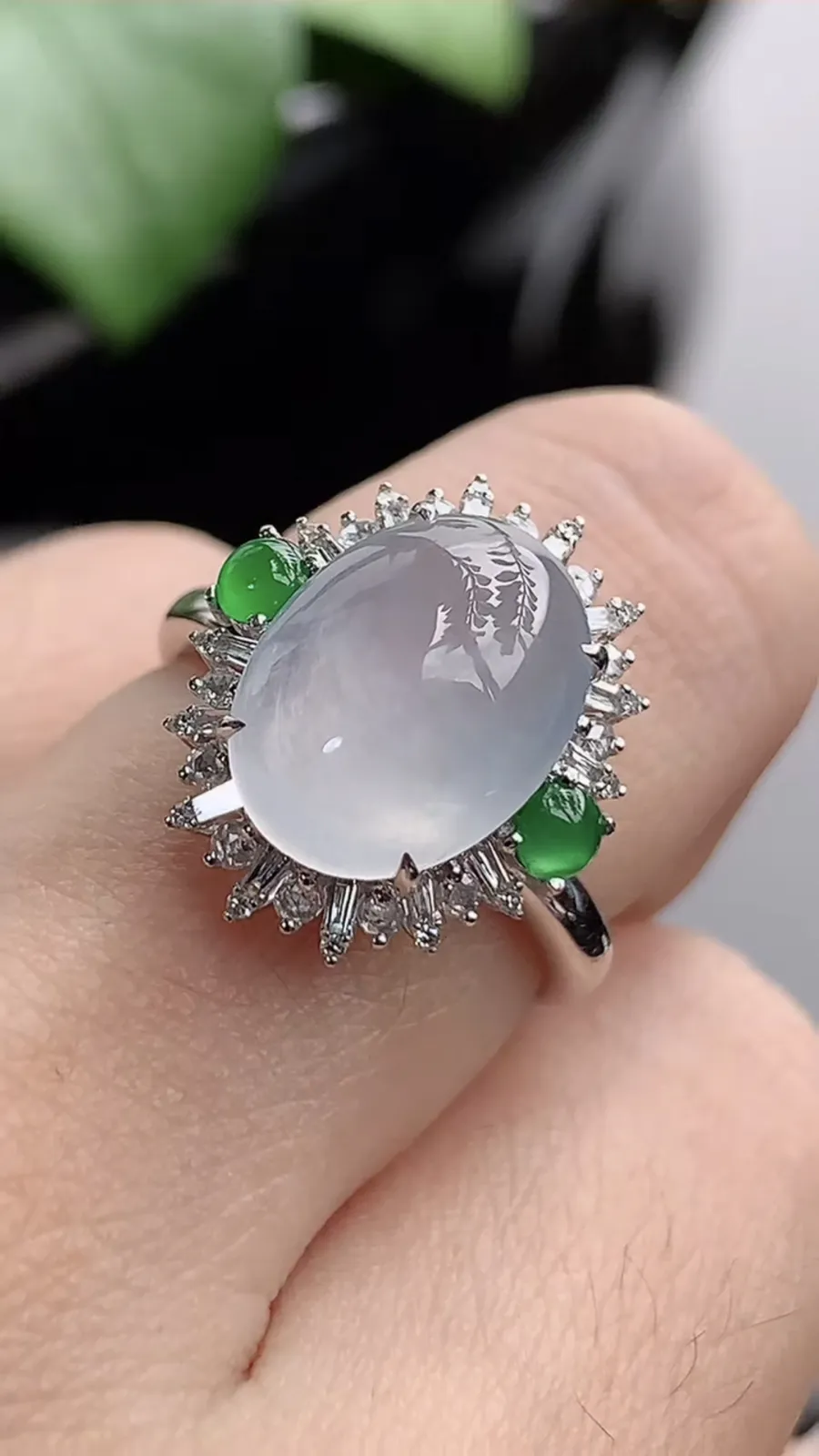 a货翡翠老坑冰种18K金伴钻镶嵌白月光蛋面戒指 圈口17.3裸石尺寸12.2×9.2mm 重量4.1