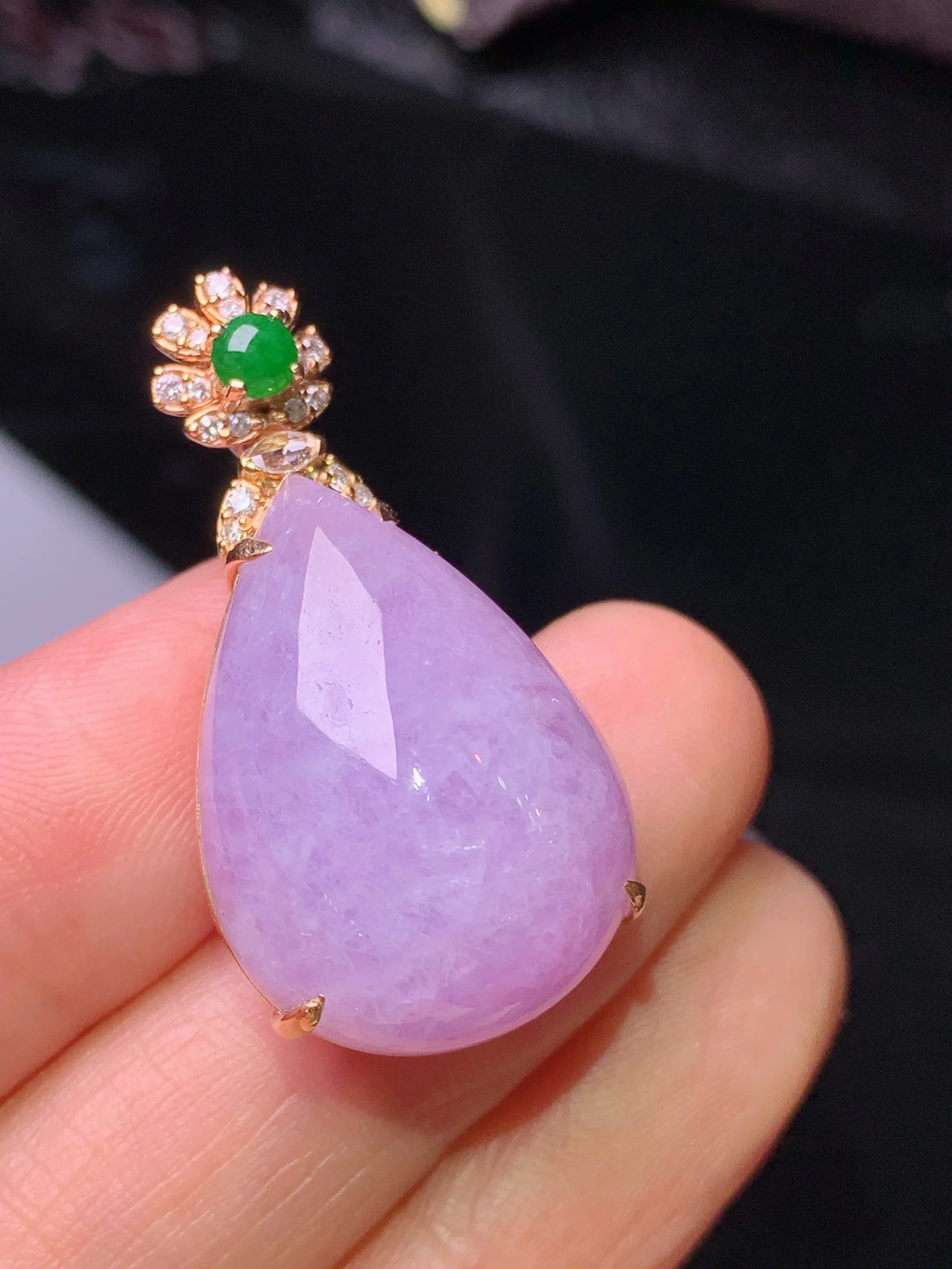 18k金钻镶嵌紫罗兰水滴吊坠 玉质细腻 水润亮眼 色泽艳丽 整体尺寸32.7*16.8*12.3