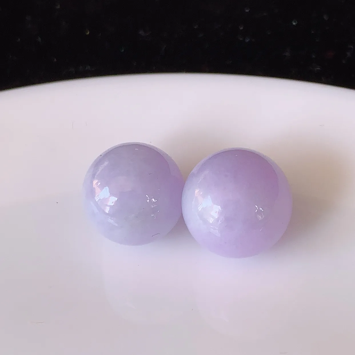 自然光实拍，紫罗兰翡翠一对圆珠，转运珠吊坠，寓意“时来运转，财源滚滚” 寓意佳，荧光灼灼，转运珠佩戴时尚优雅！#05.7尺寸11.2