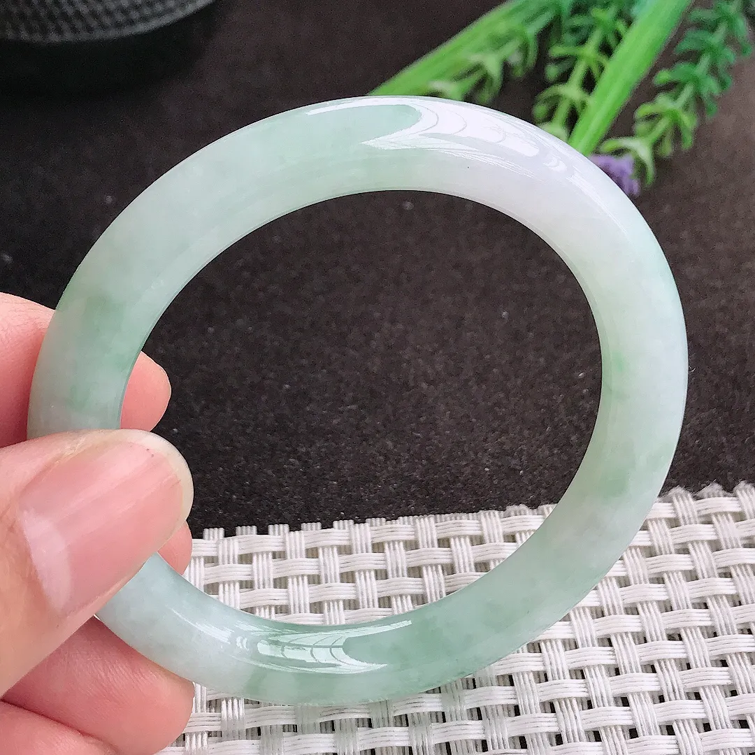 天然A货翡翠51.5/8.8小圈口老坑秀气冰润飘花圆条手镯玉镯