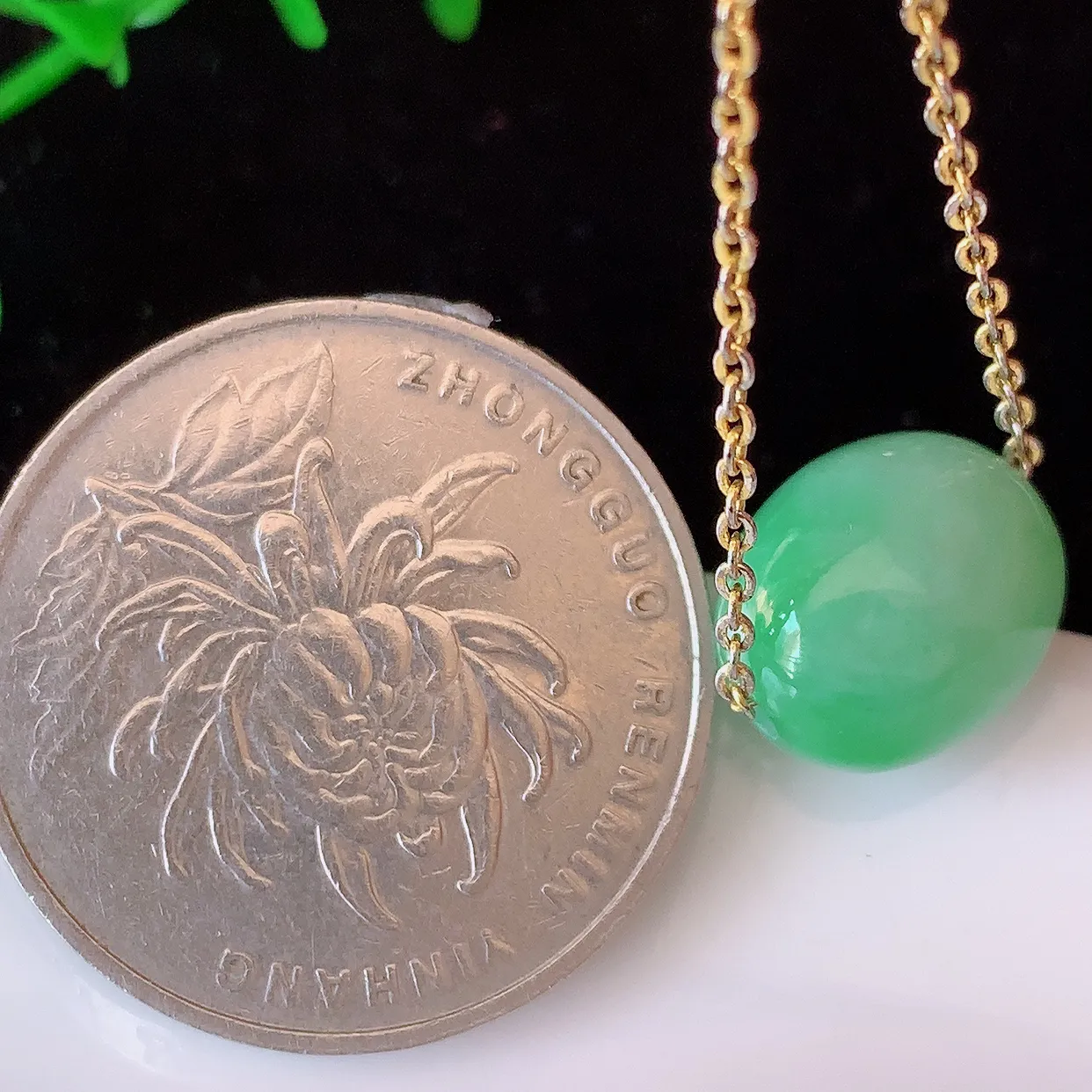 自然光实拍，冰飘绿翡翠路路通吊坠，寓意好运连连，路路畅通，经典款式，财运滚滚，路路通，佩戴效果更好！配银链子#94.7