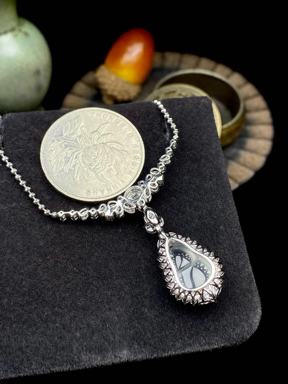 【冰种葫芦吊坠】质地细腻清爽，荧光感强烈，起刚光强烈，18K金钻镶嵌，裸石尺寸13.3*9.6*4.6毫米