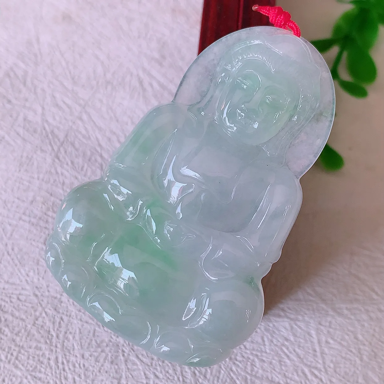 自然光实拍，冰飘绿翡翠观音菩萨吊坠，赐福观音，玉润通透， 慈祥端庄！#46.7