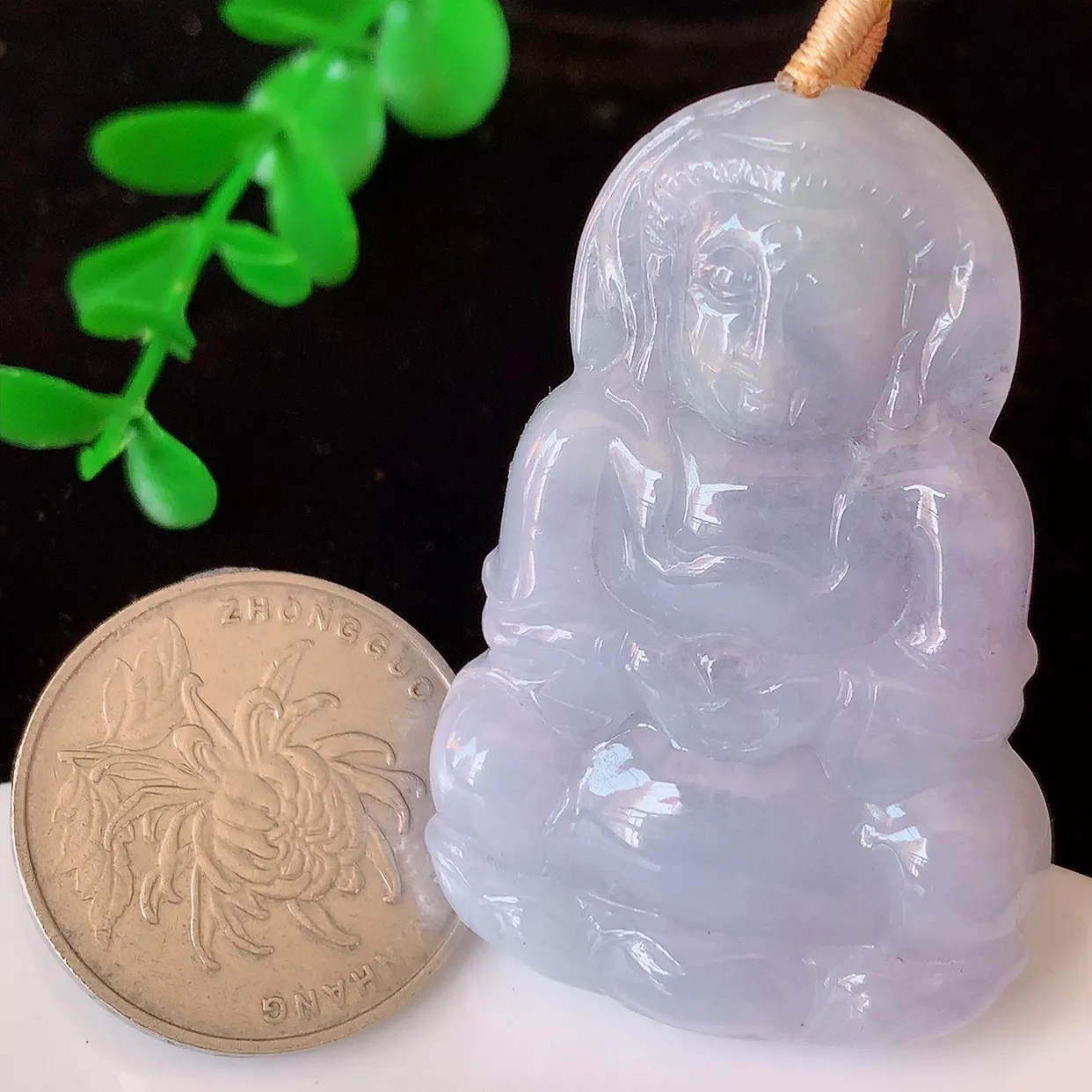 自然光实拍，冰润紫罗兰翡翠观音菩萨吊坠，赐福观音，玉润通透，慈祥端庄！#35.7